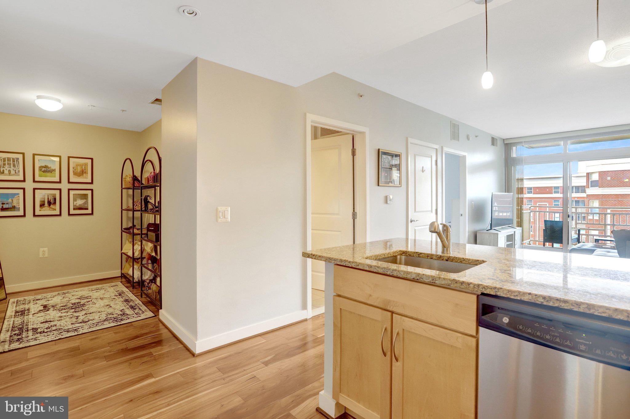 888 N QUINCY STREET 906