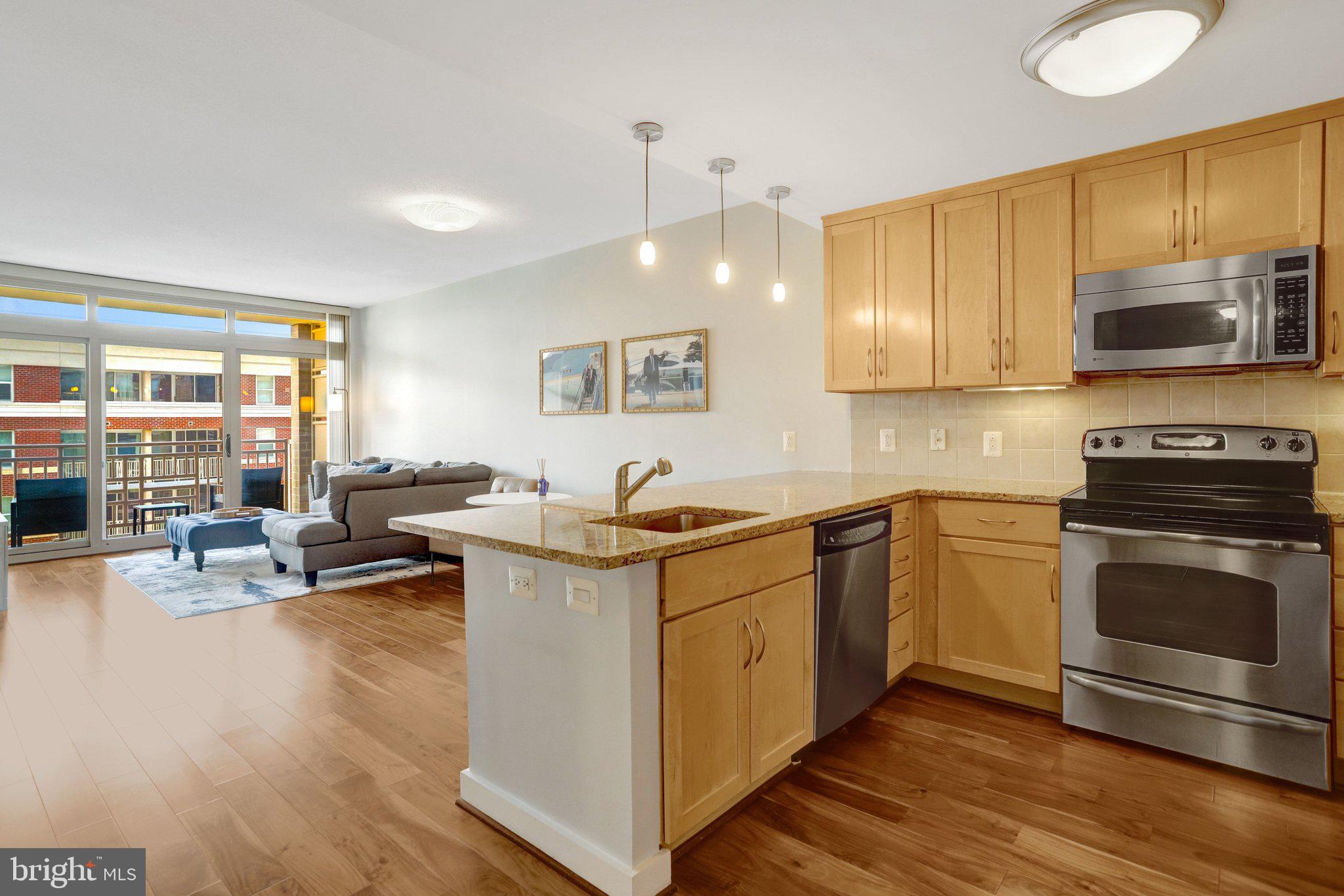 888 N QUINCY STREET 906