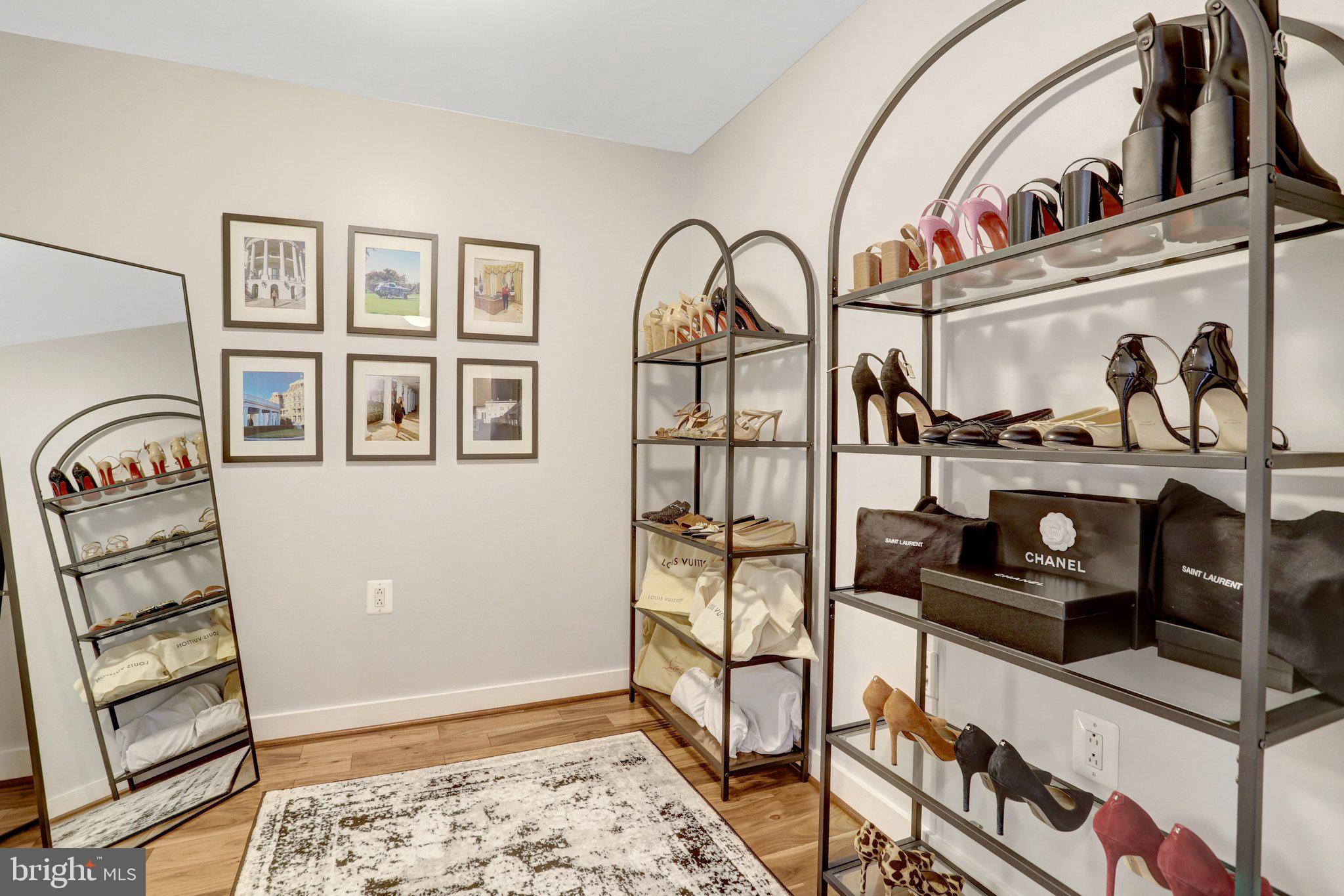 888 N QUINCY STREET 906