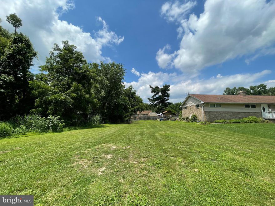 BUILD YOUR DREAM HOME ON THIS CLEARED, LEVEL LOT * WATER-ORIENTED COMMUNITY * LOT IS LESS THAN 1,500 FEET FROM BIRD RIVER * PREVIOUSLY APPROVED VARIANCE ALLOWED FOR 30' X 28' DWELLING * BUYER TO VERIFY FEASIBILITY OF INTENDED USE