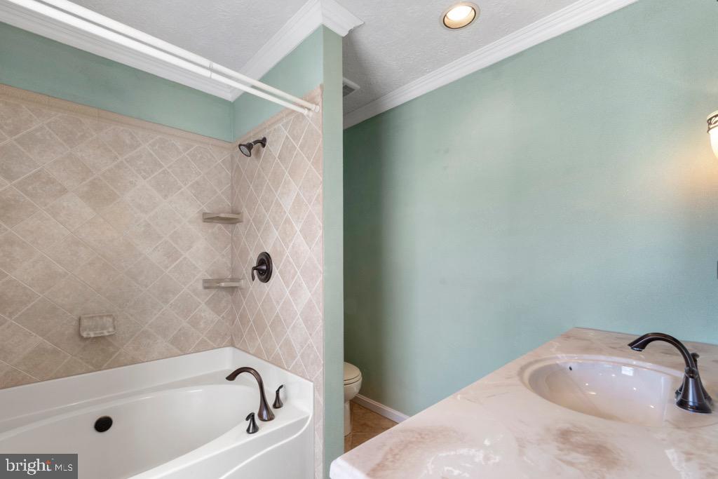 HUNTERS RUN - Residential