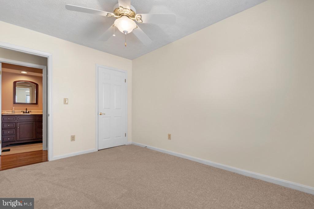 HUNTERS RUN - Residential