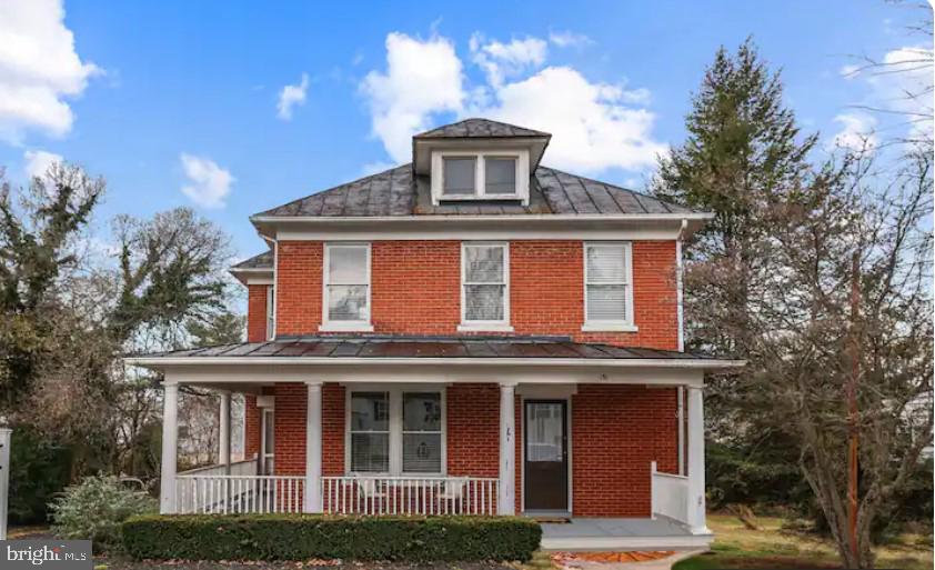 Excellent location on Hatcher Avenue in old town Purcellville's business district. This property is zoned commercial and currently set up as a VRBO property. It is suitable for all types of office businesses: Professional. legal, salon or spa, general retail shop or continued use as a bed and breakfast / VRBO for Purcellville visitors. Just steps from the W&OD trail and the Purcellville post office, as well as the old town Purcellville restaurants and shops.