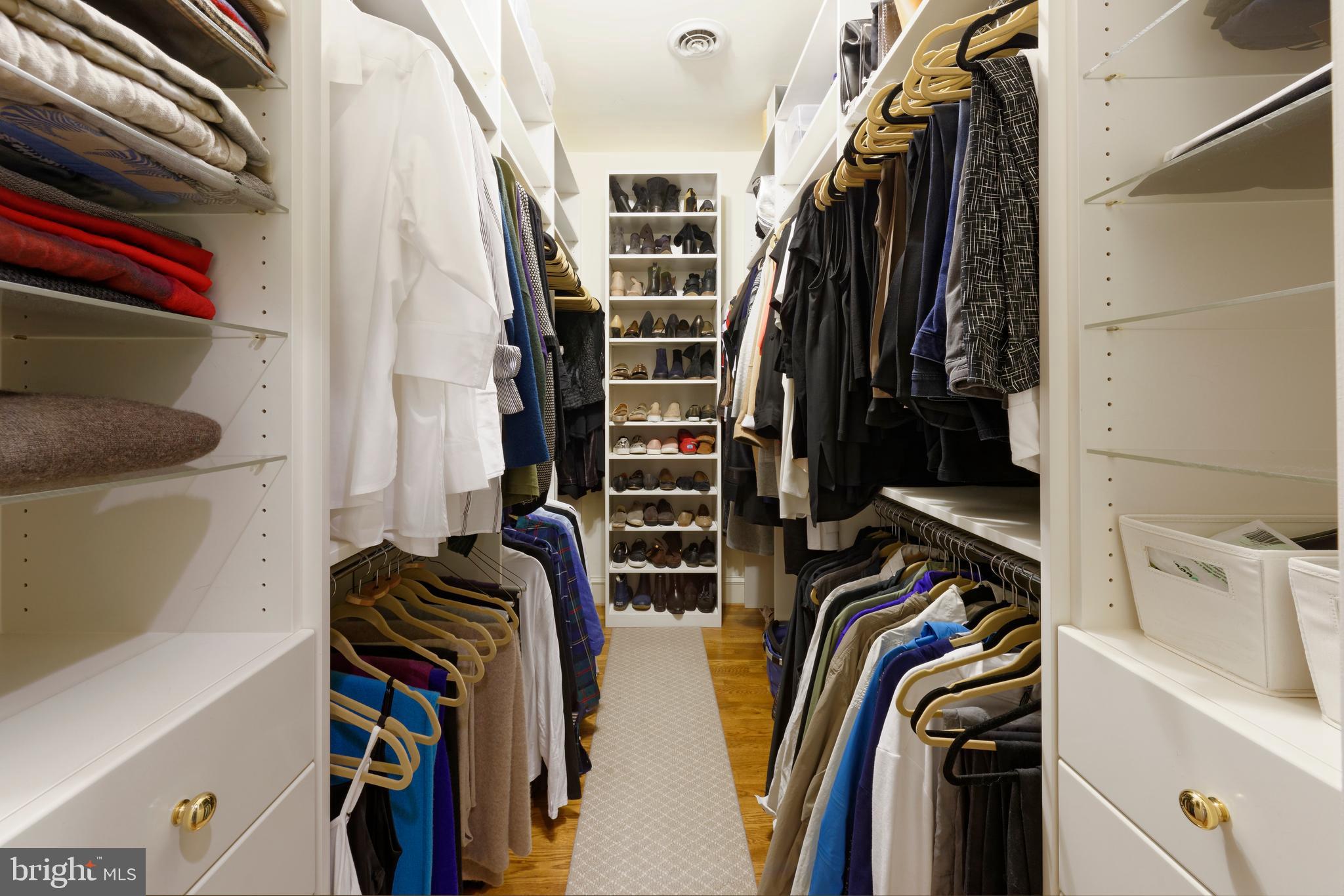 QUEENS ROW - Residential