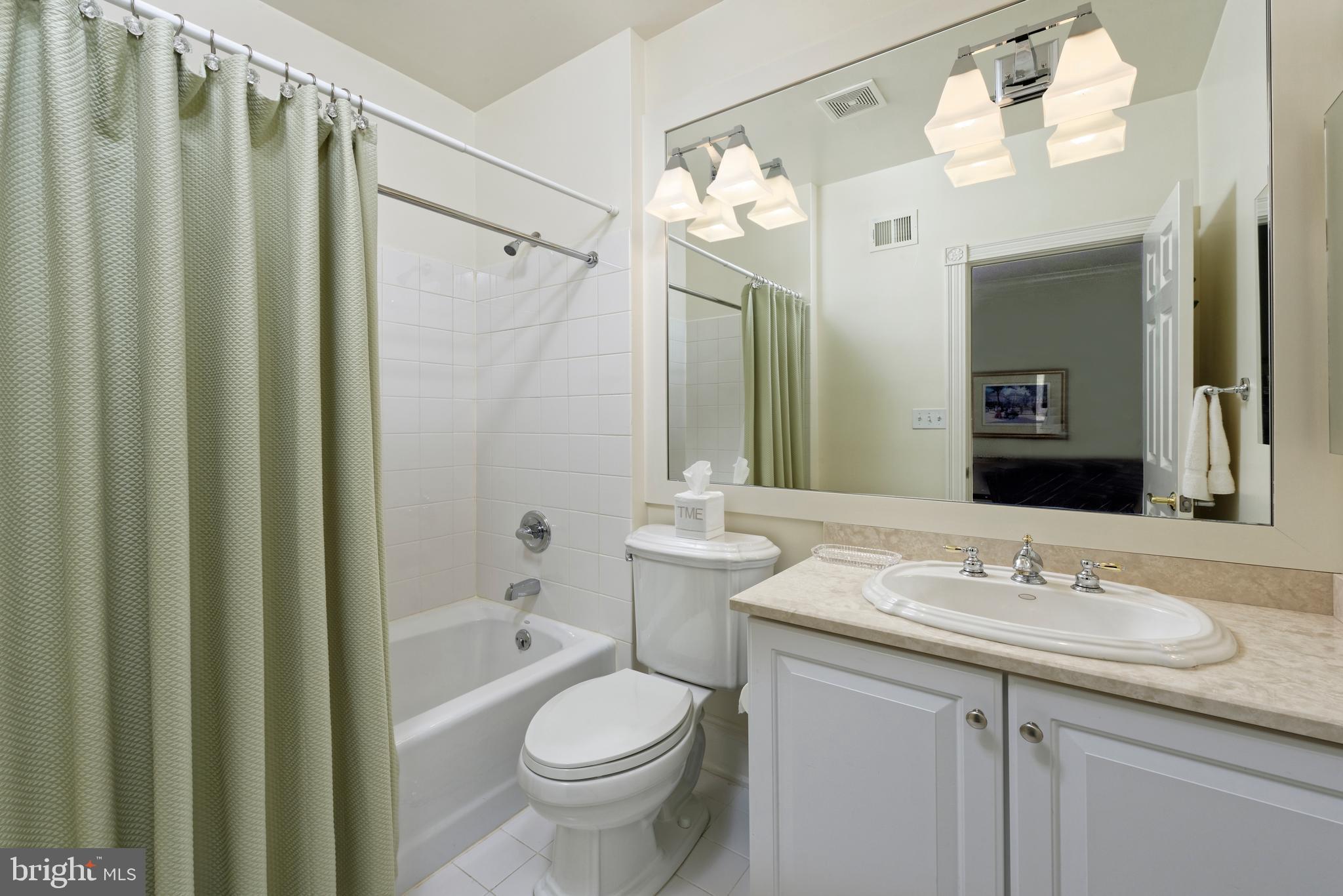 QUEENS ROW - Residential