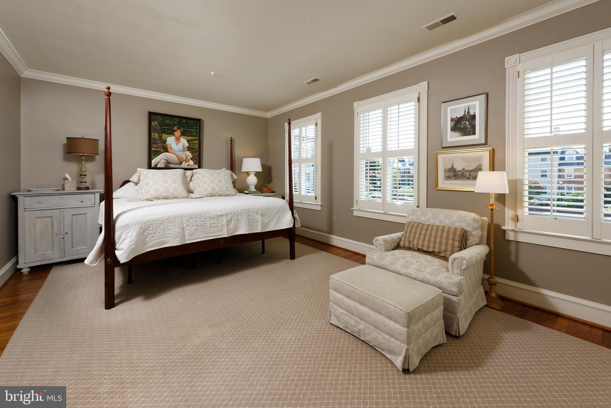 QUEENS ROW - Residential