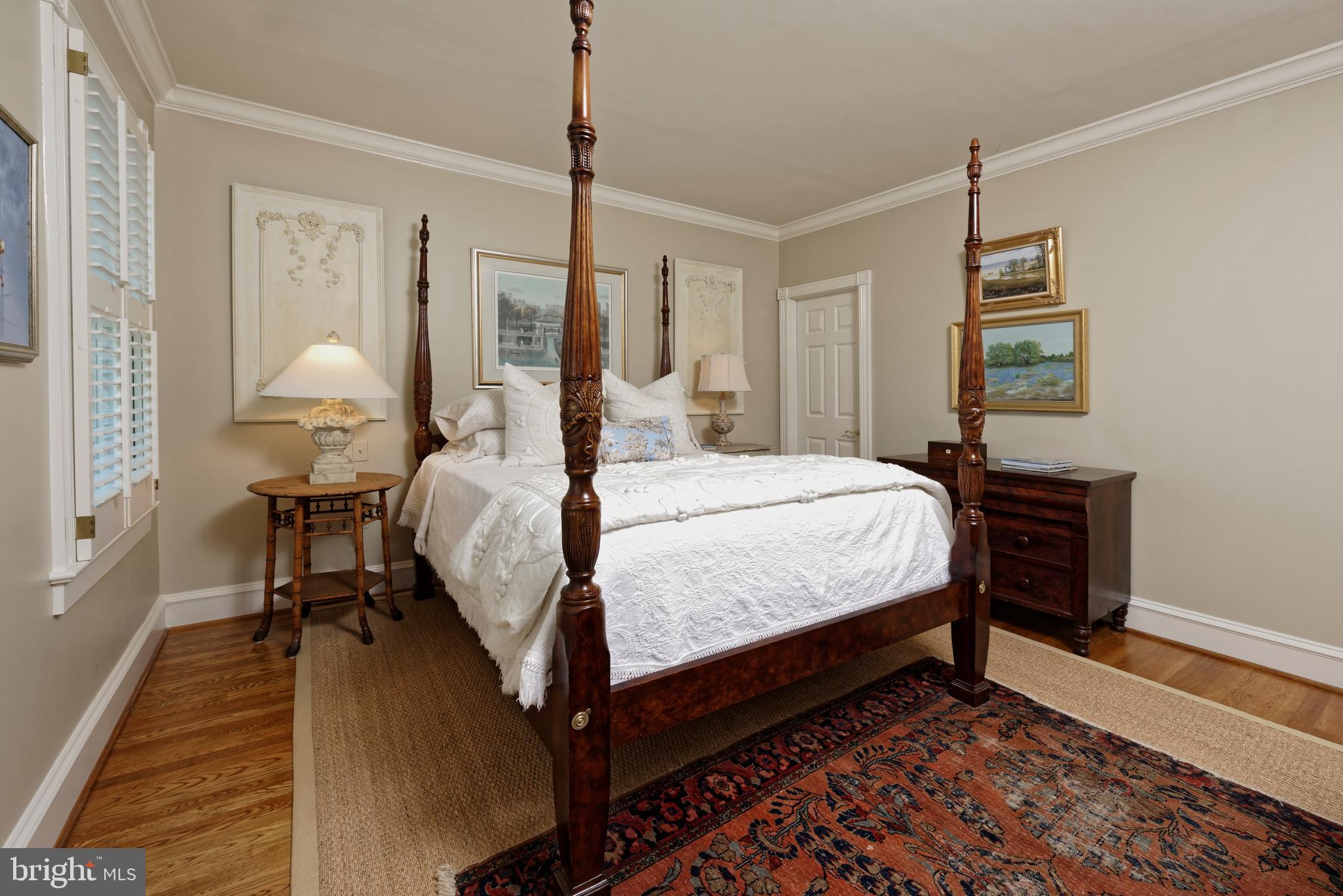 QUEENS ROW - Residential