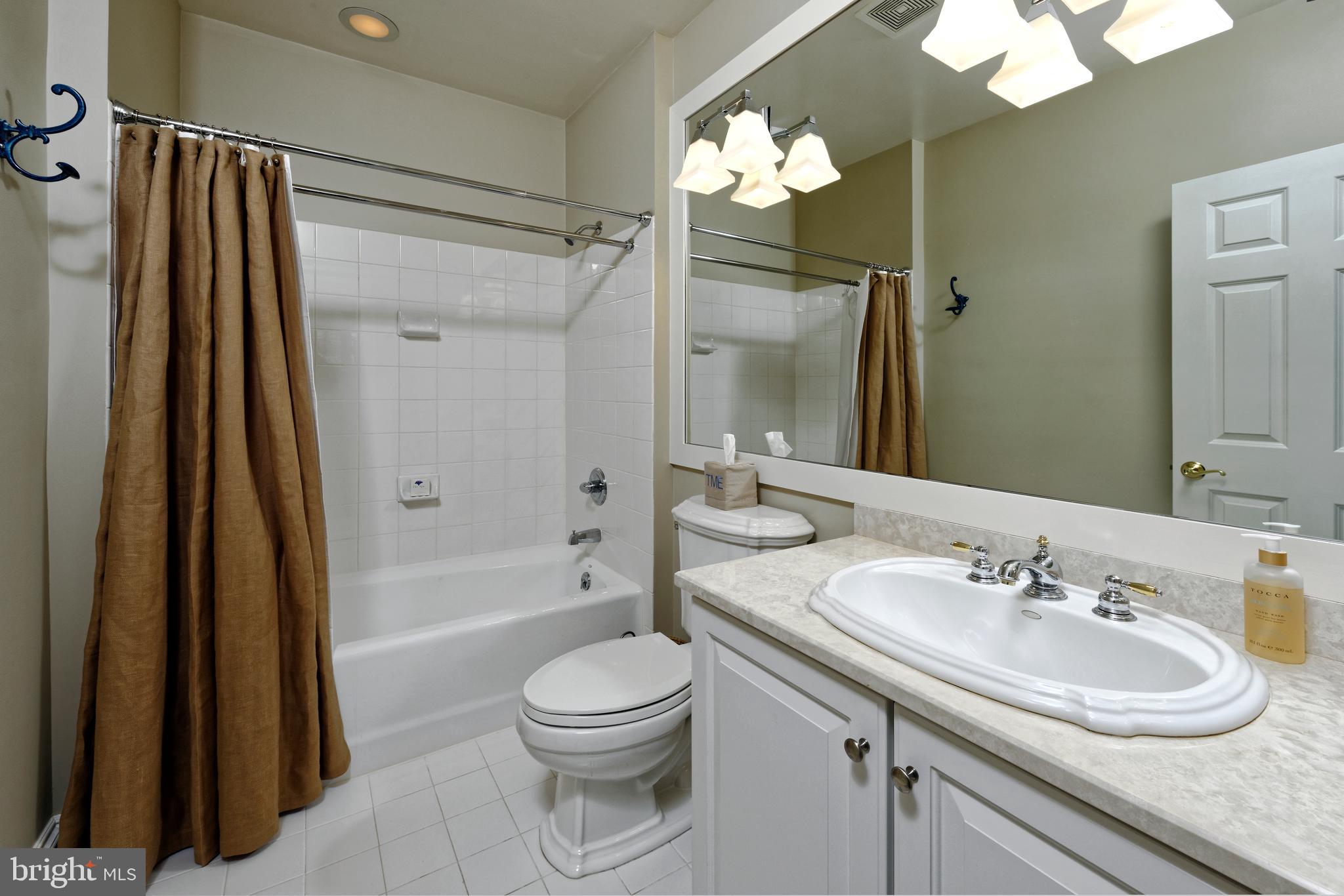 QUEENS ROW - Residential