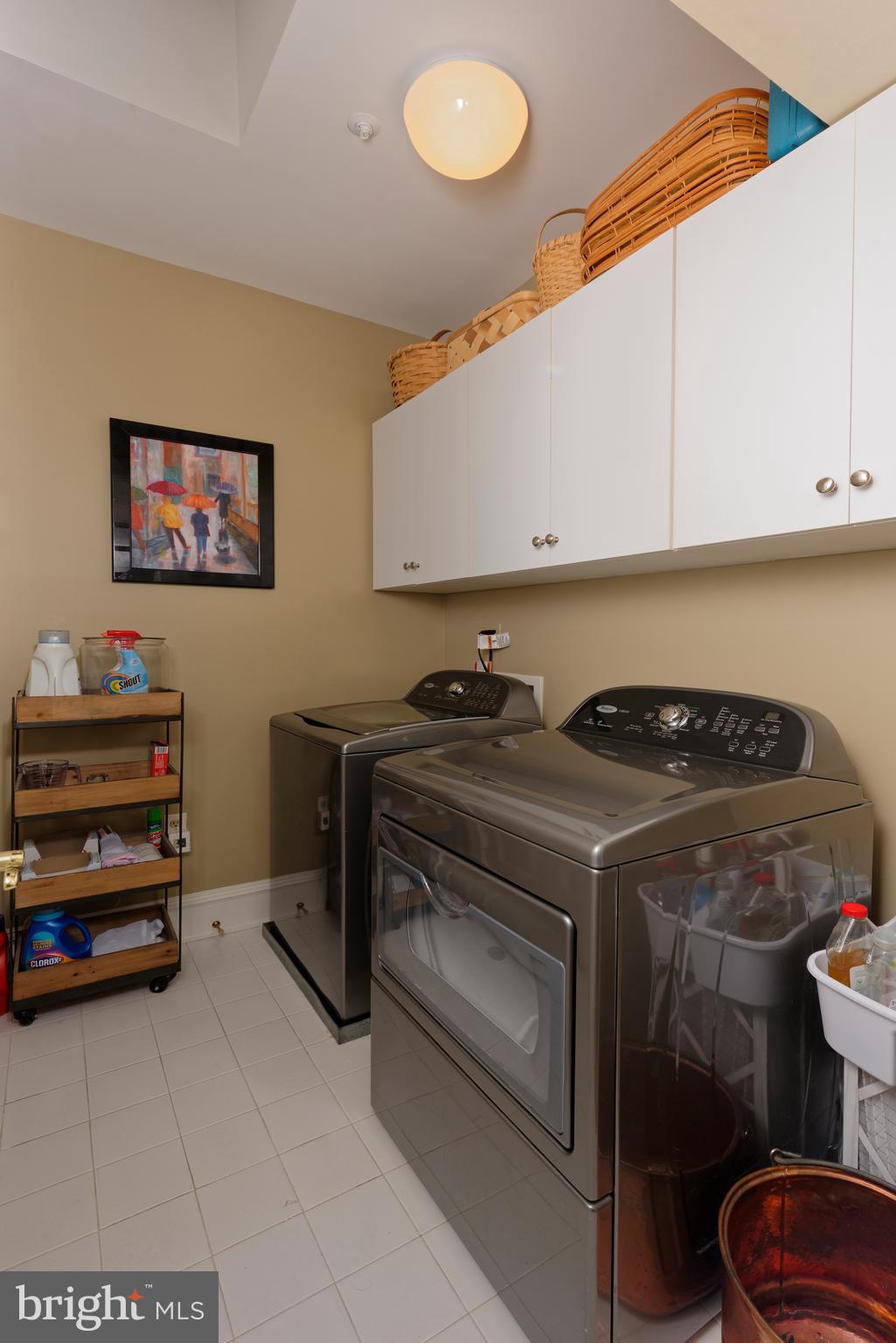 QUEENS ROW - Residential