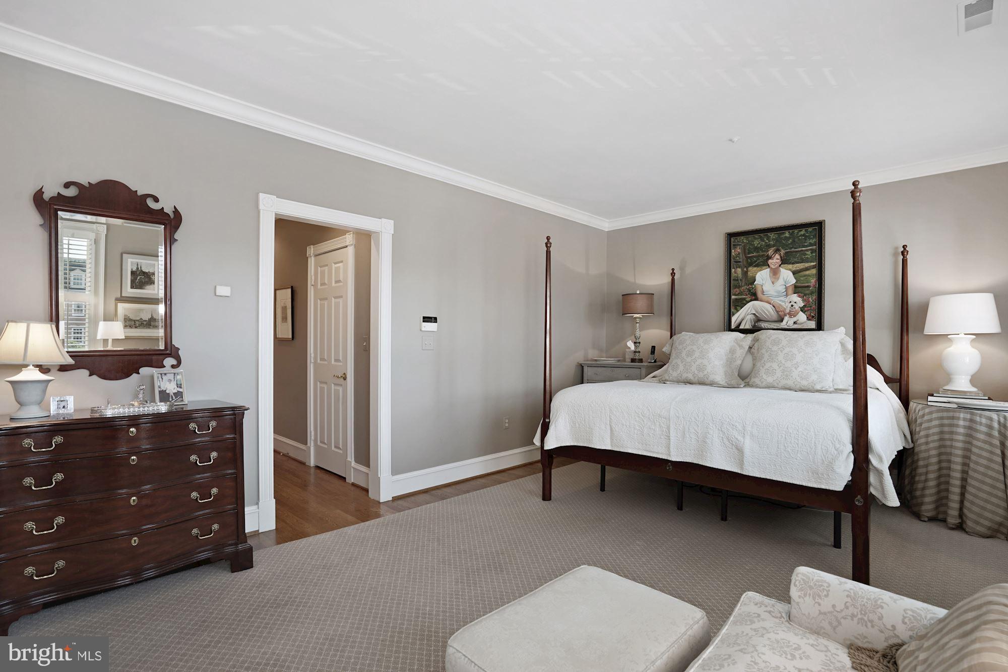 QUEENS ROW - Residential