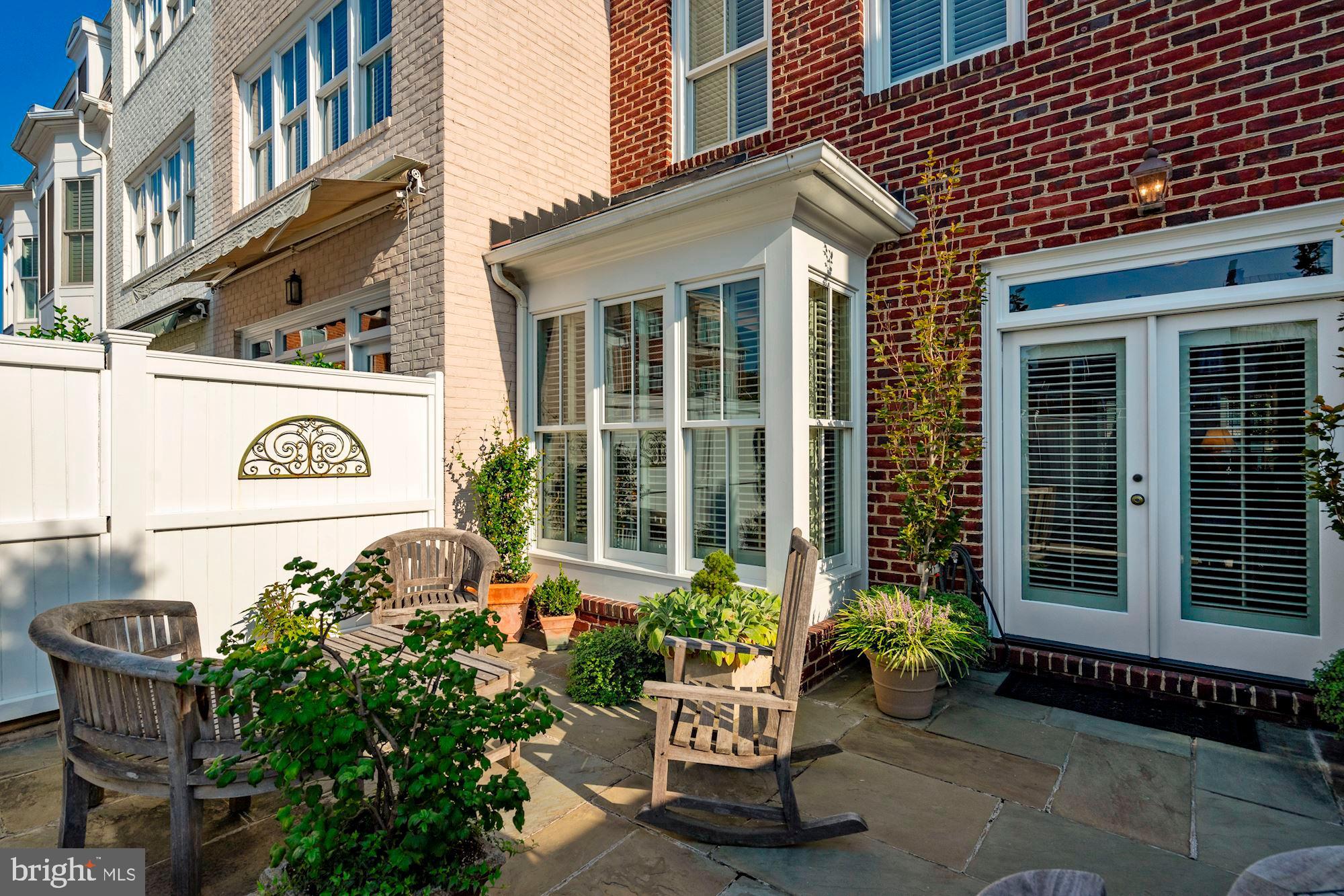 QUEENS ROW - Residential