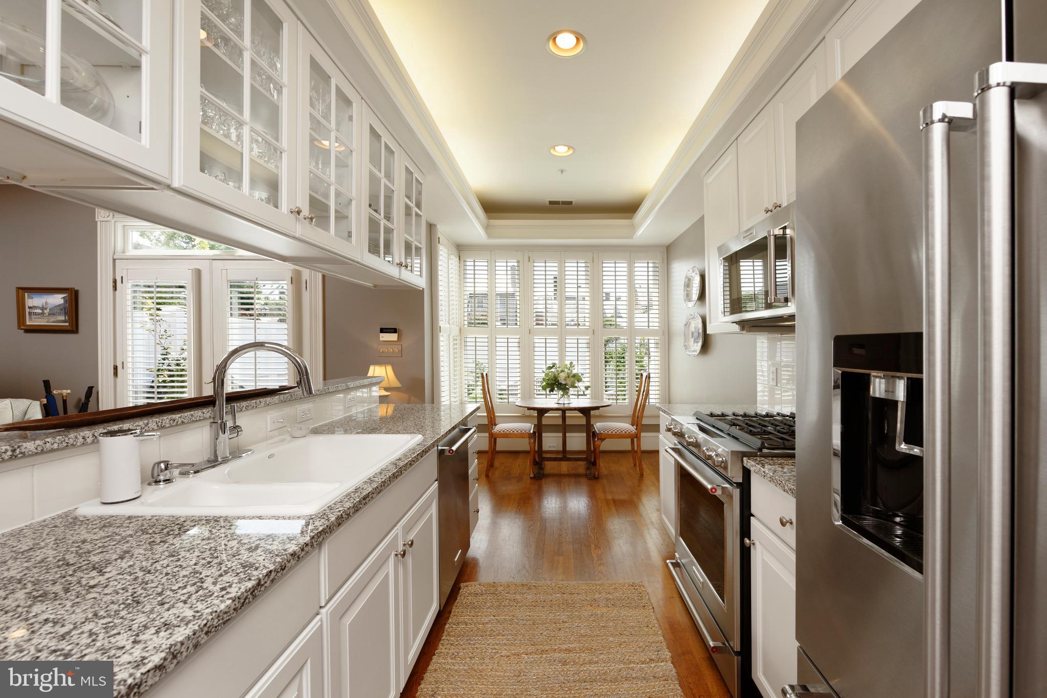 QUEENS ROW - Residential