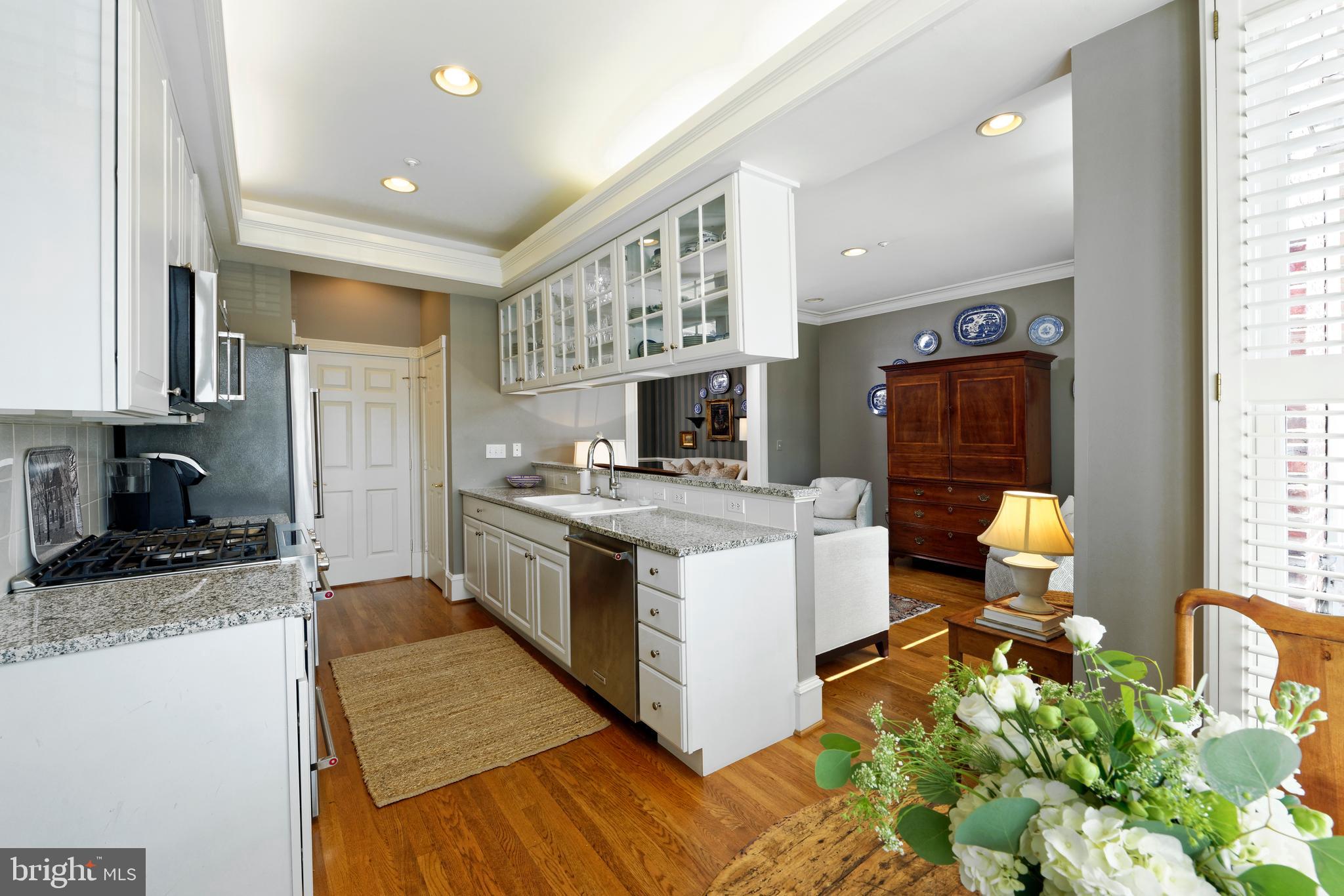 QUEENS ROW - Residential