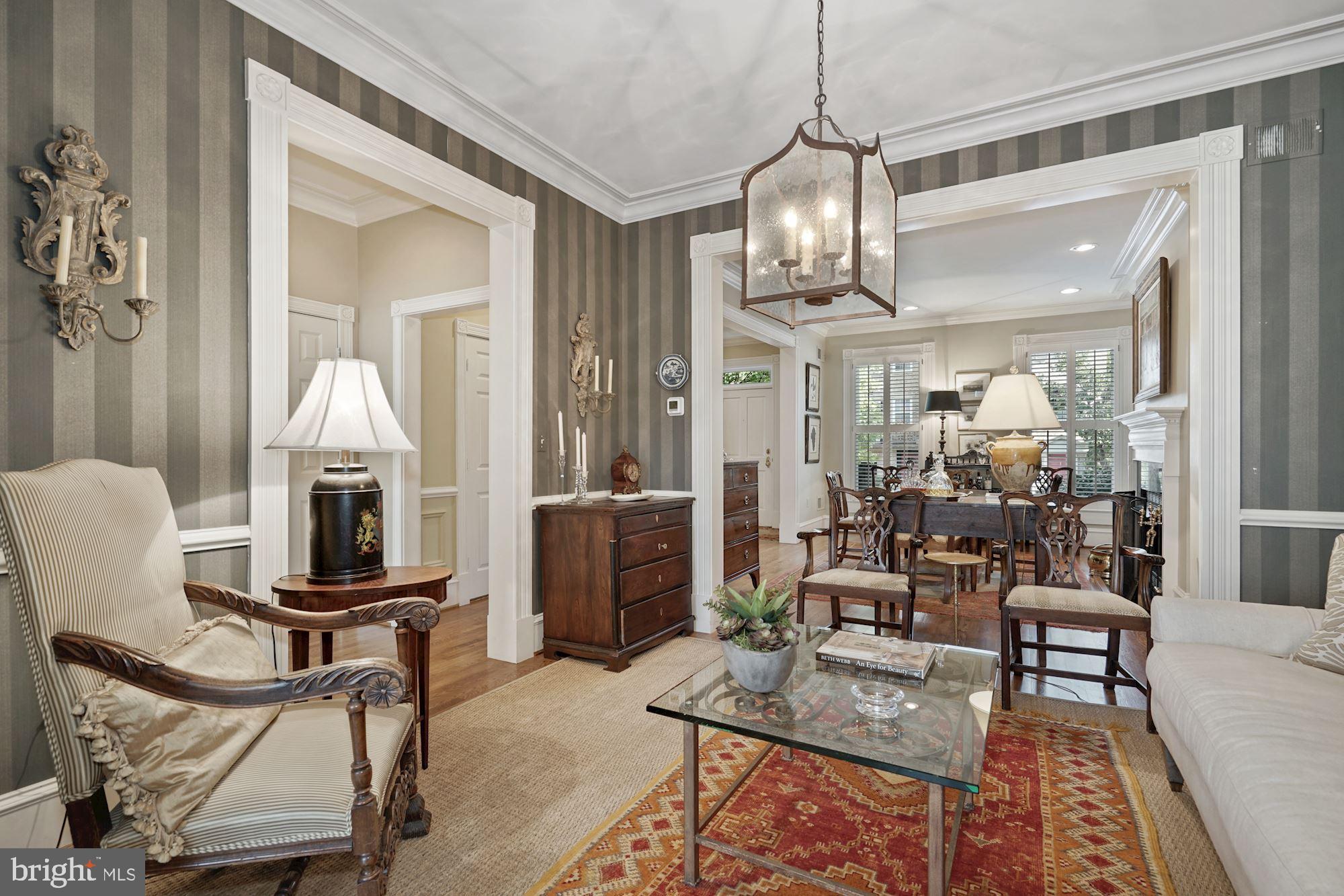 QUEENS ROW - Residential