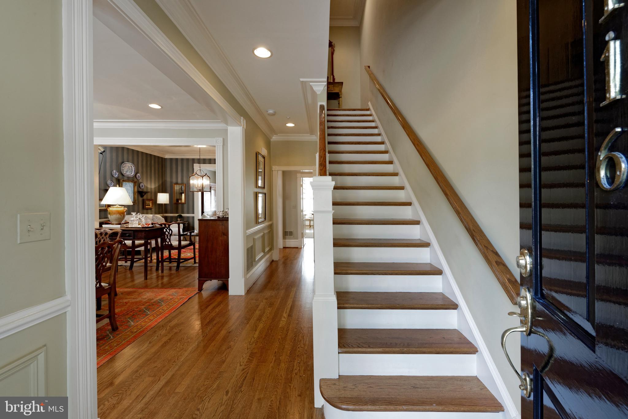 QUEENS ROW - Residential