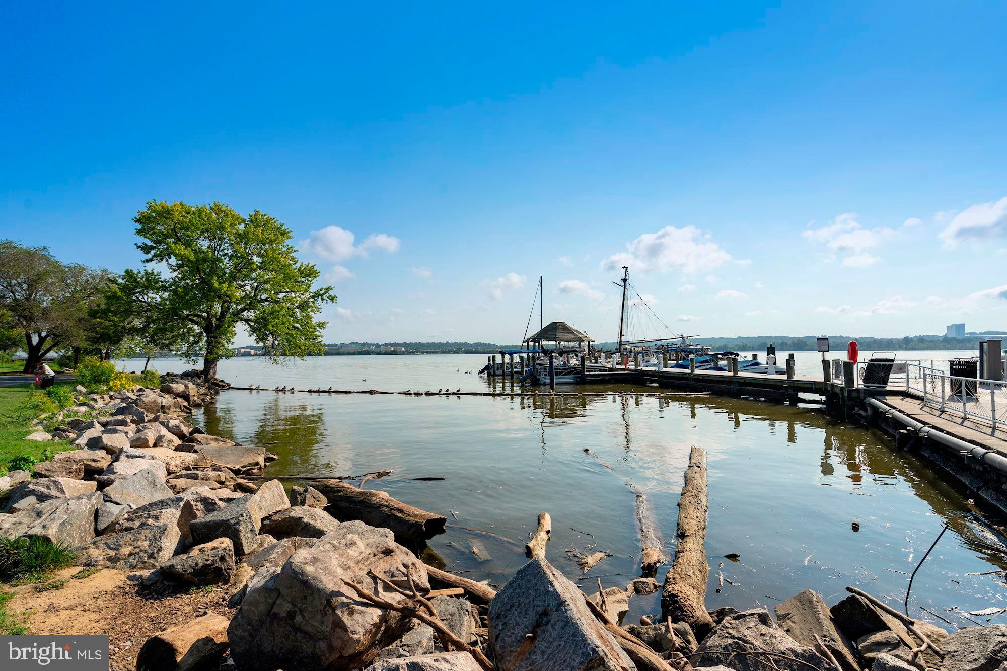 QUEENS ROW - Residential
