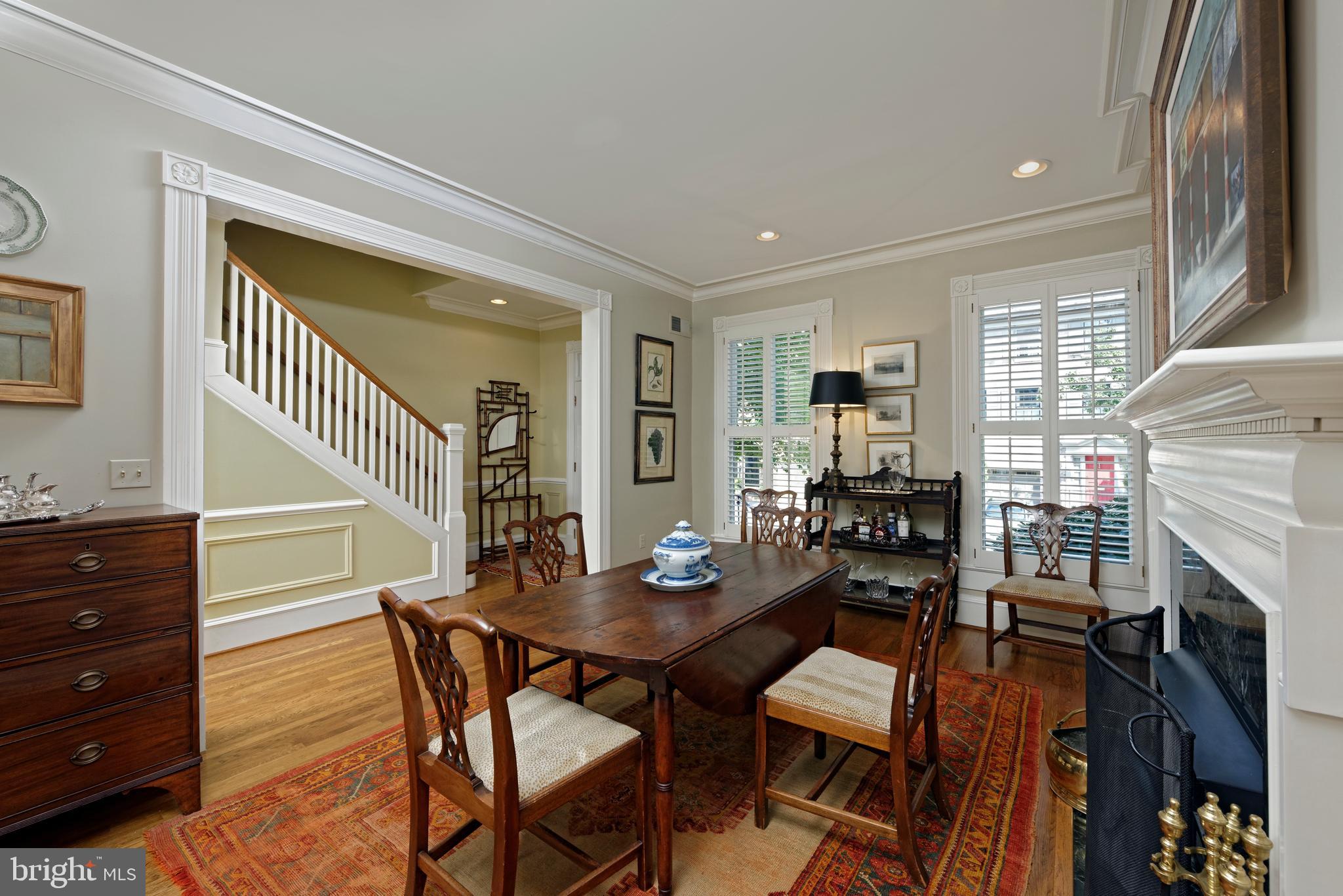 QUEENS ROW - Residential