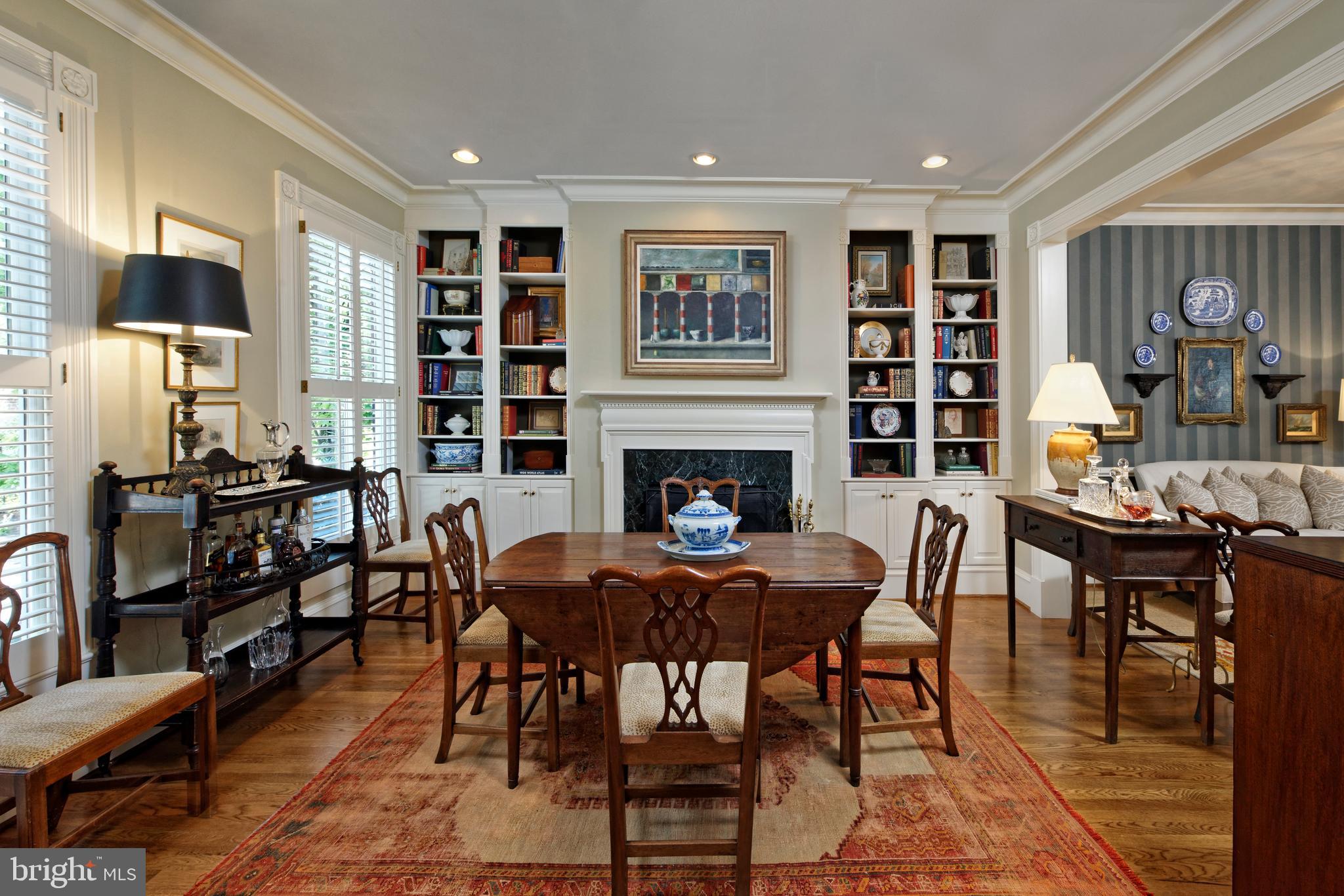 QUEENS ROW - Residential