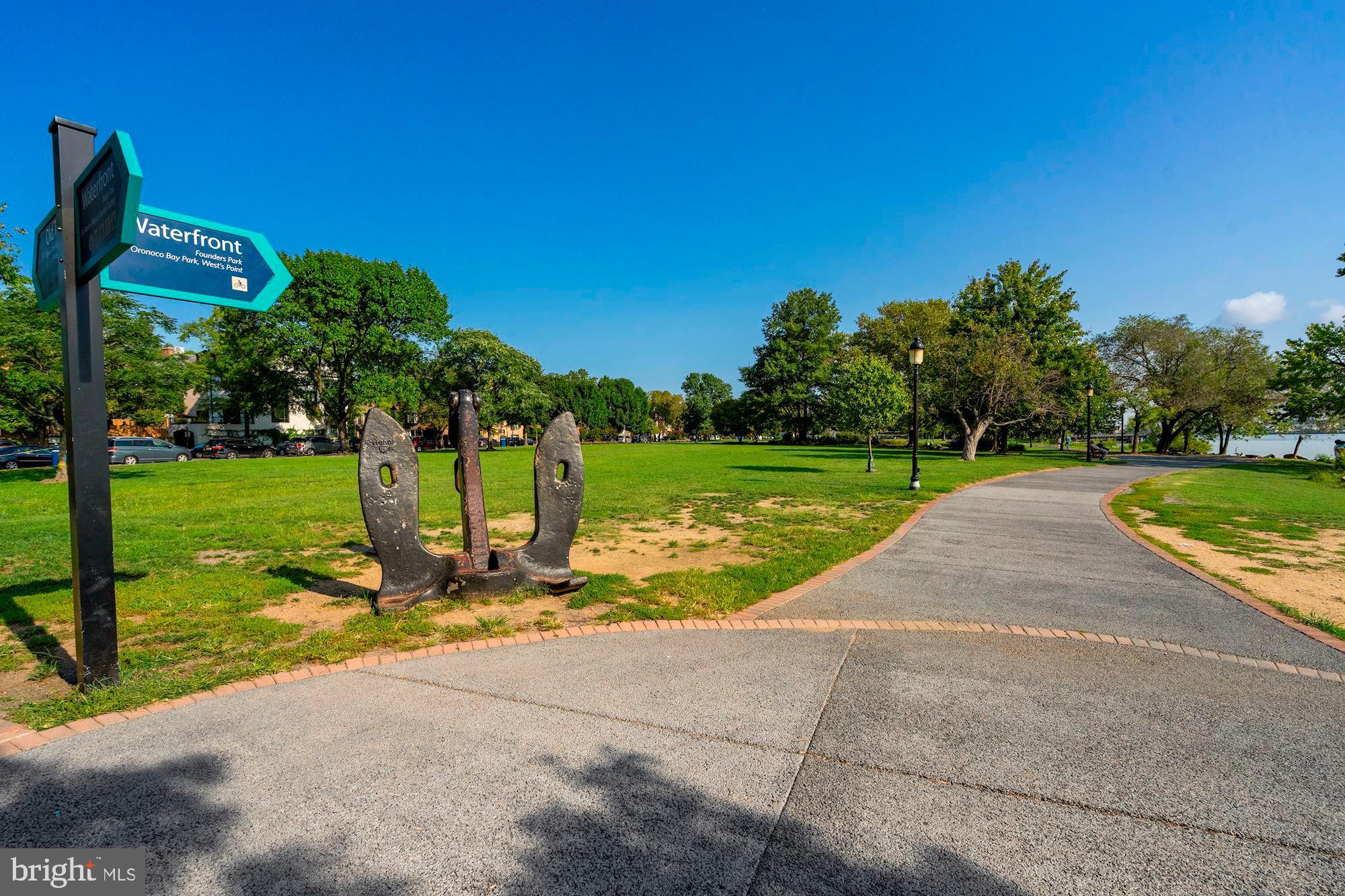 QUEENS ROW - Residential