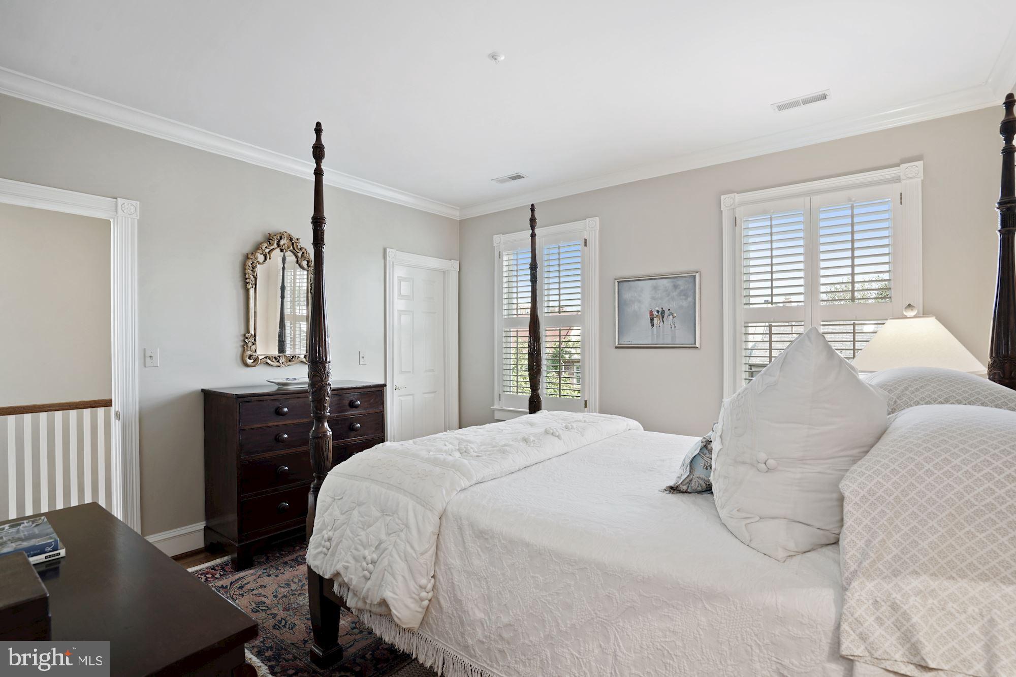 QUEENS ROW - Residential