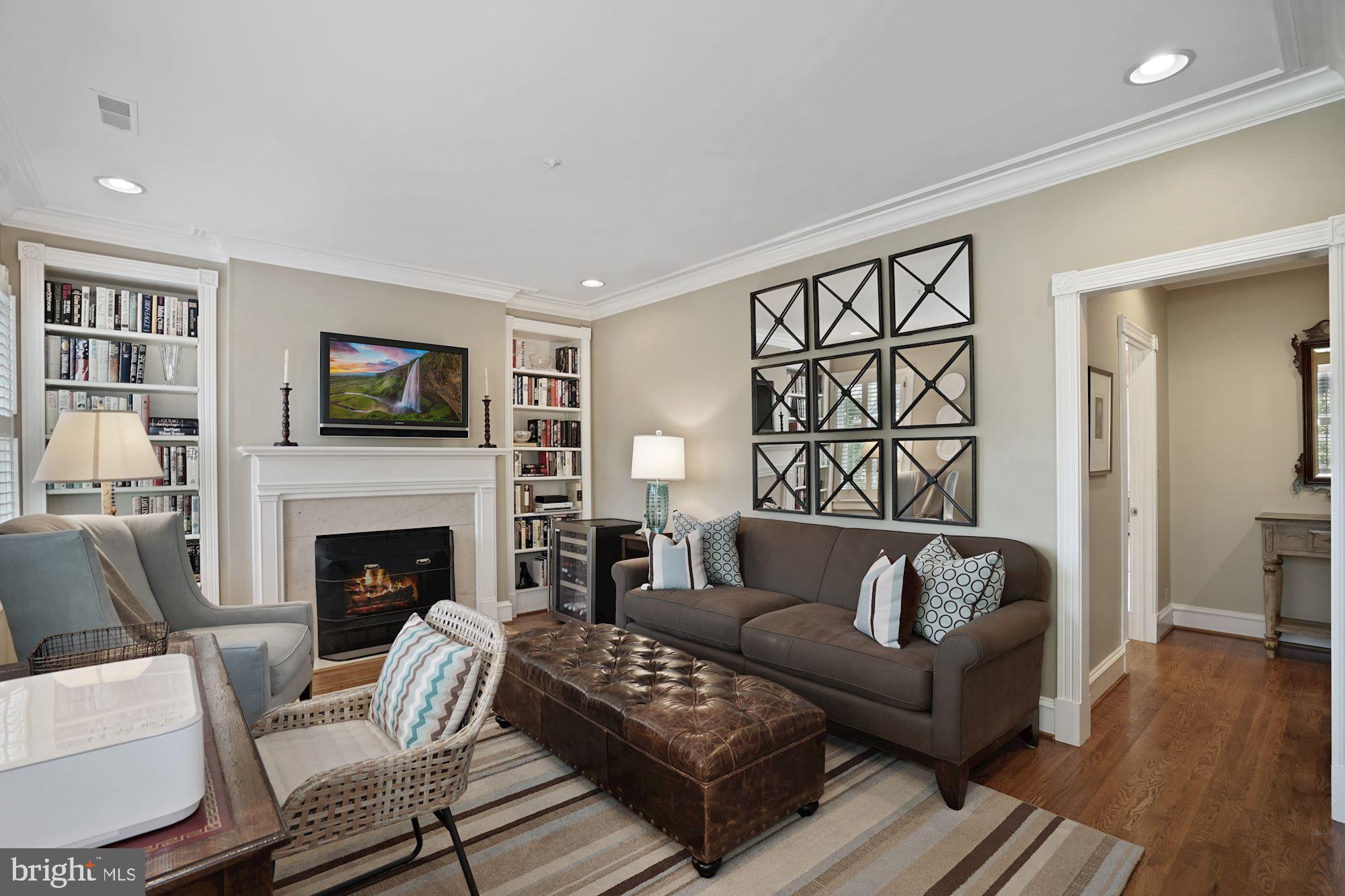 QUEENS ROW - Residential