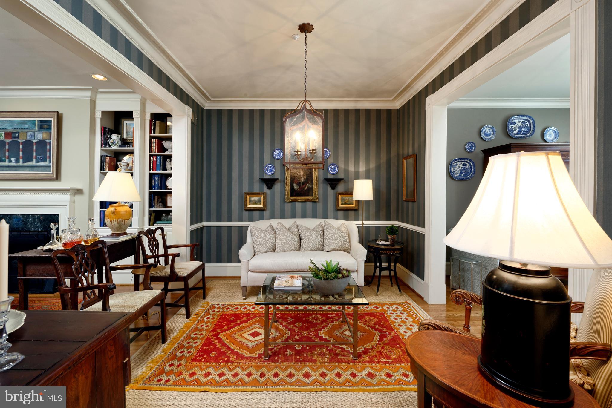 QUEENS ROW - Residential