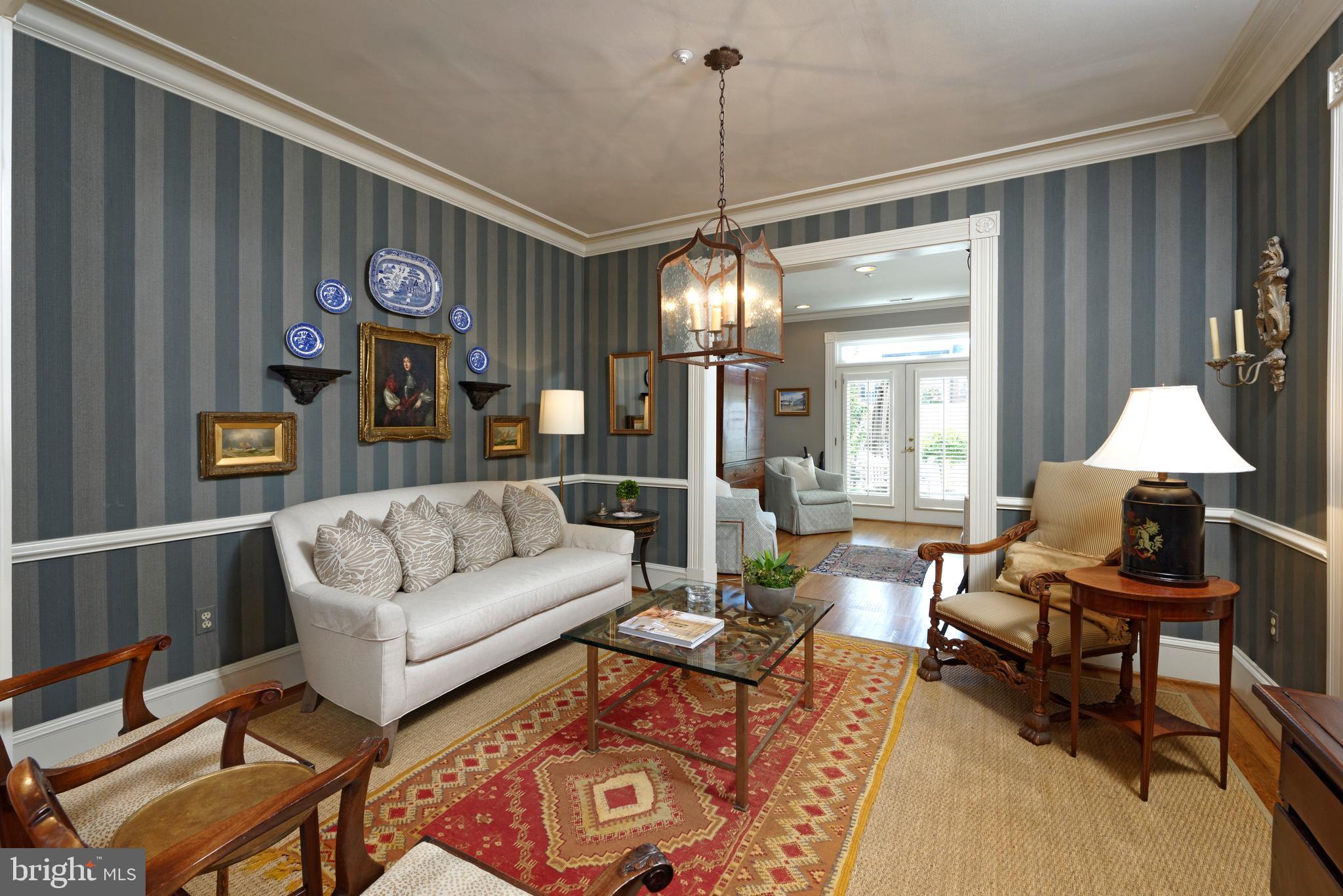 QUEENS ROW - Residential