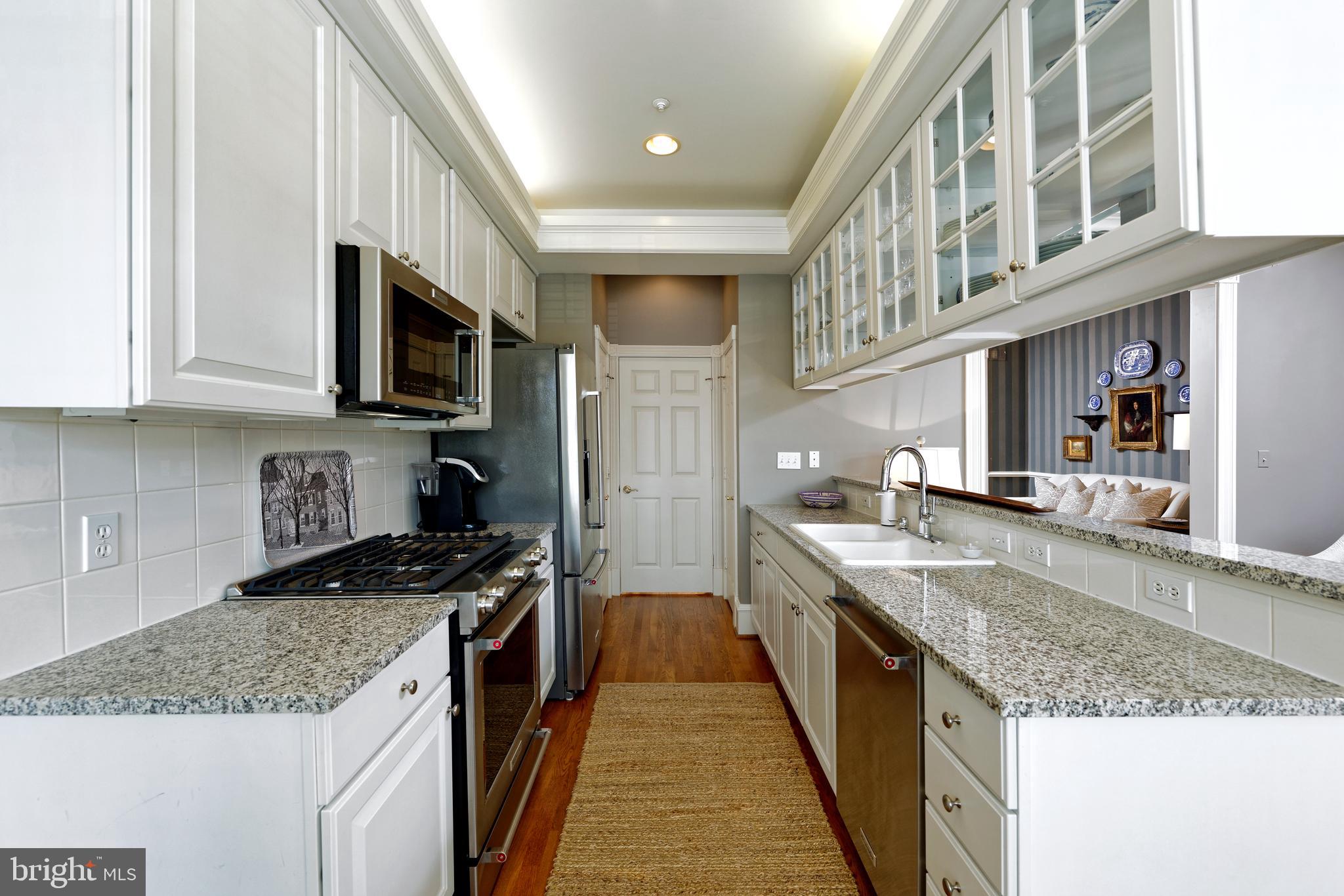 QUEENS ROW - Residential