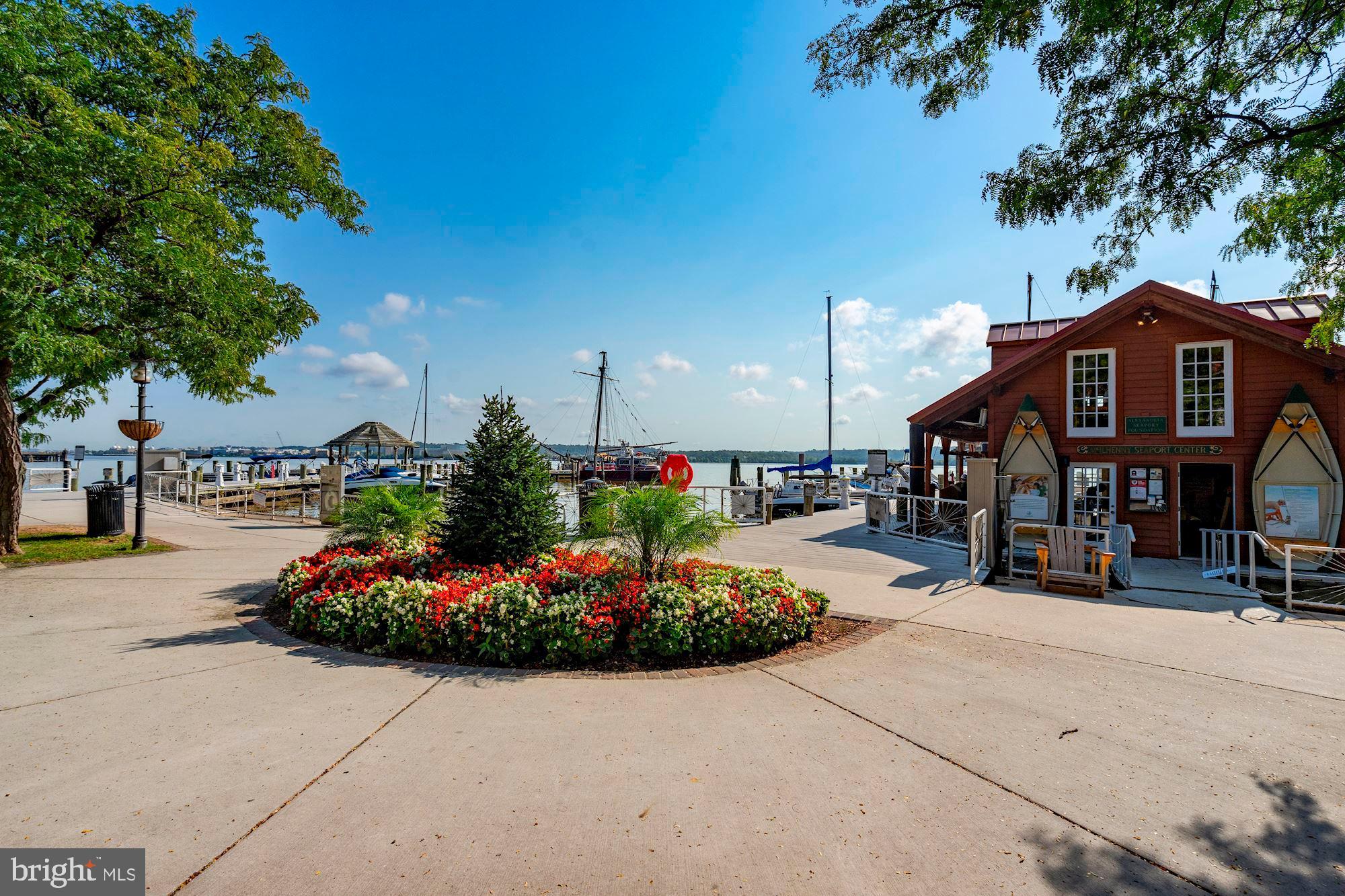 QUEENS ROW - Residential