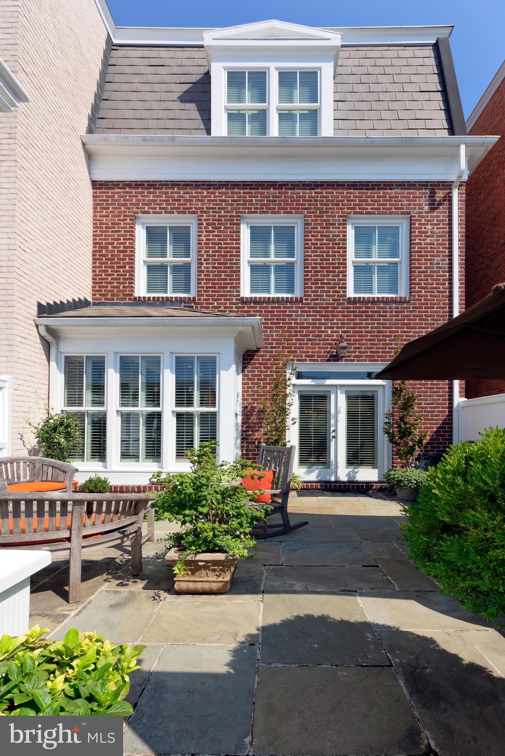 QUEENS ROW - Residential