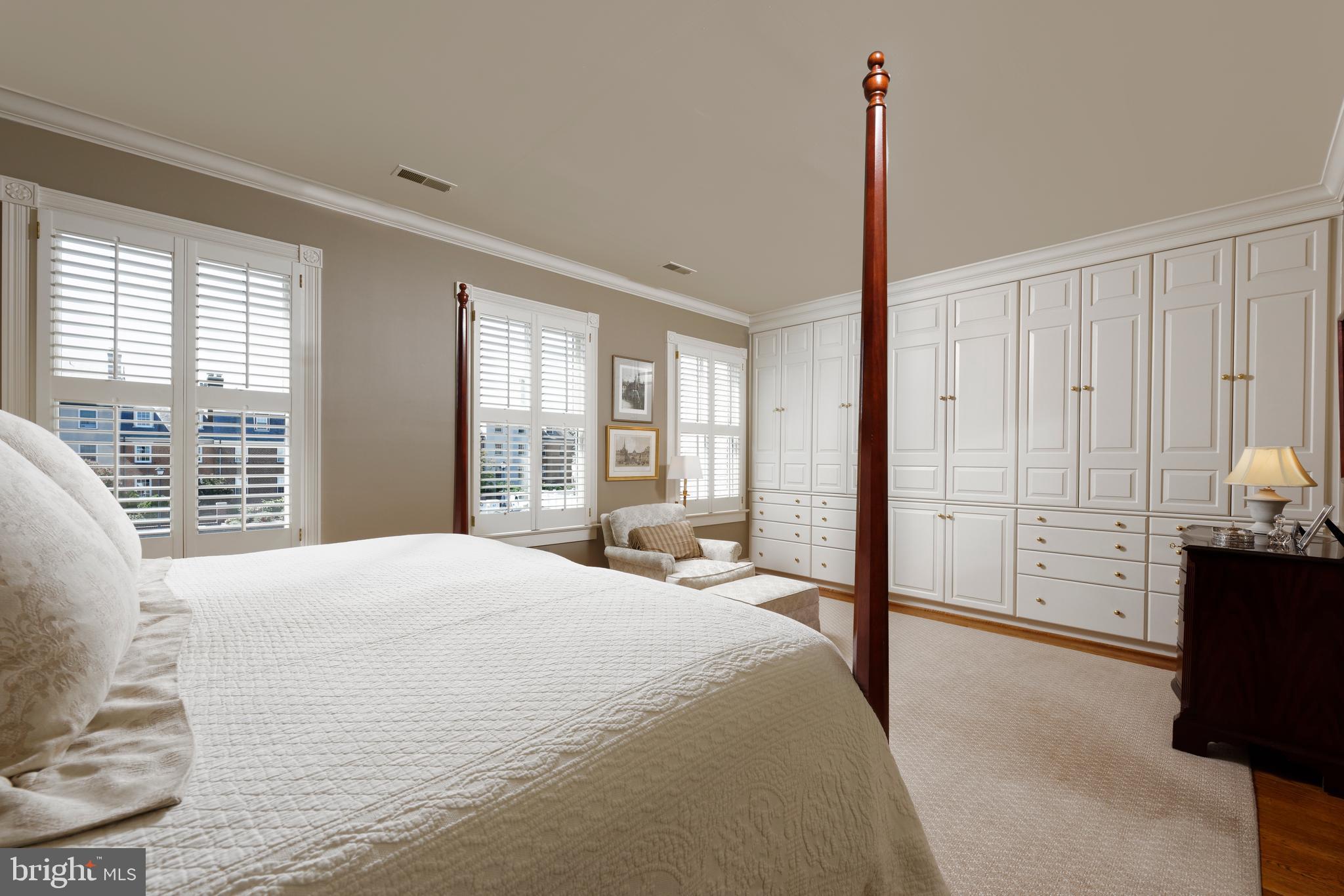 QUEENS ROW - Residential