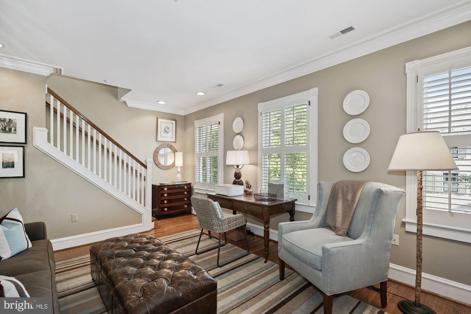 QUEENS ROW - Residential