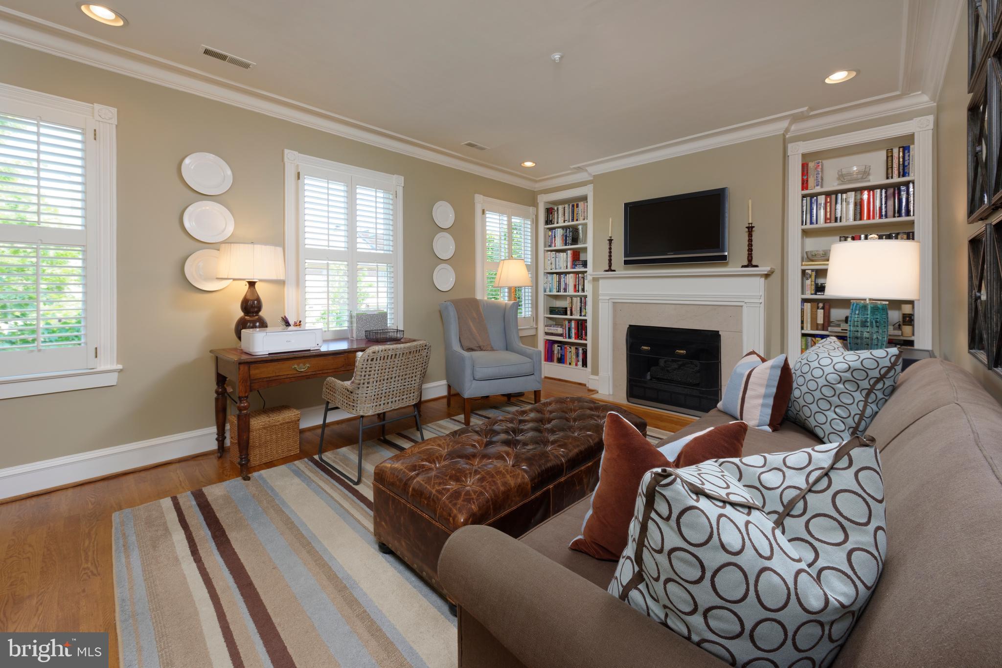 QUEENS ROW - Residential