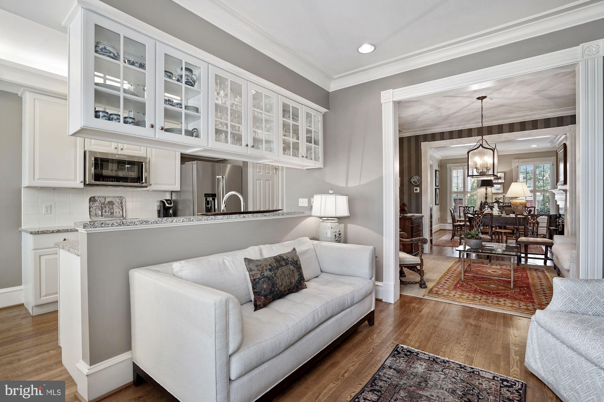 QUEENS ROW - Residential