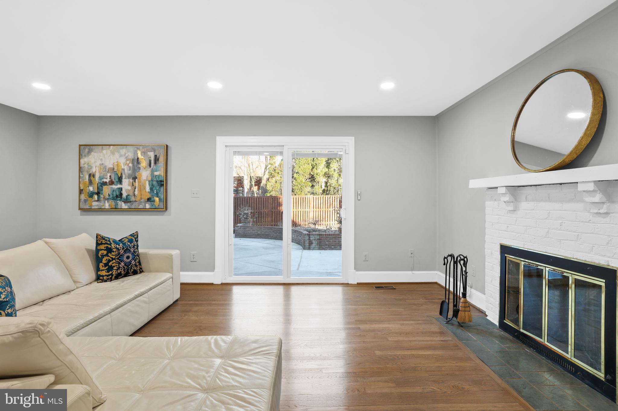 LYNWOOD - Residential Lease