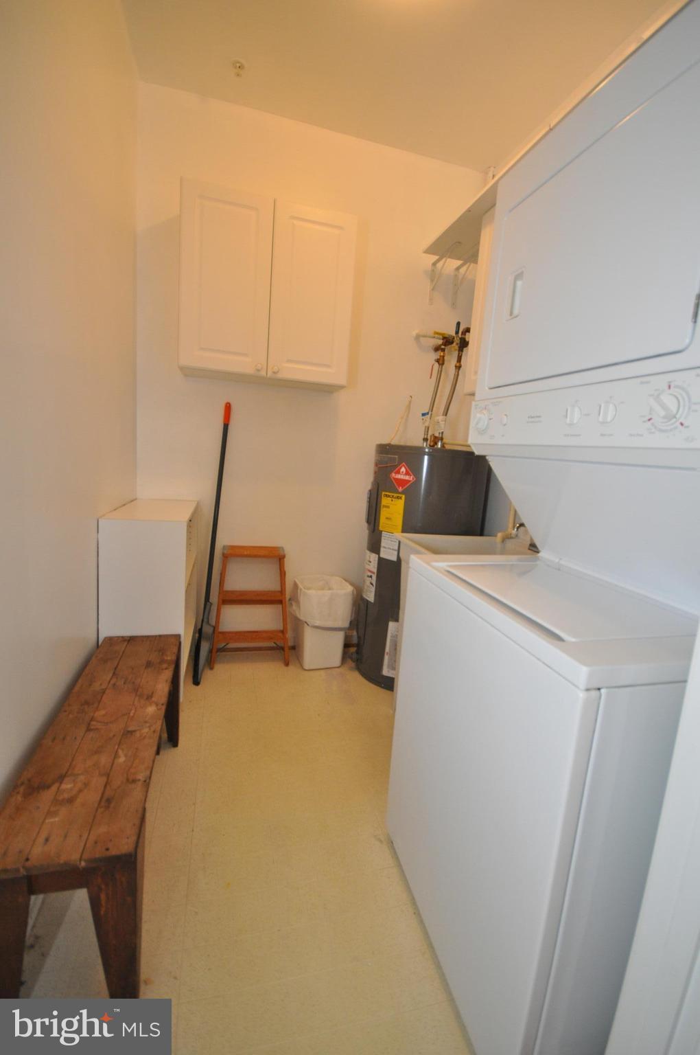 CHRISTOPHER AT CEDAR LAKES - Residential Lease