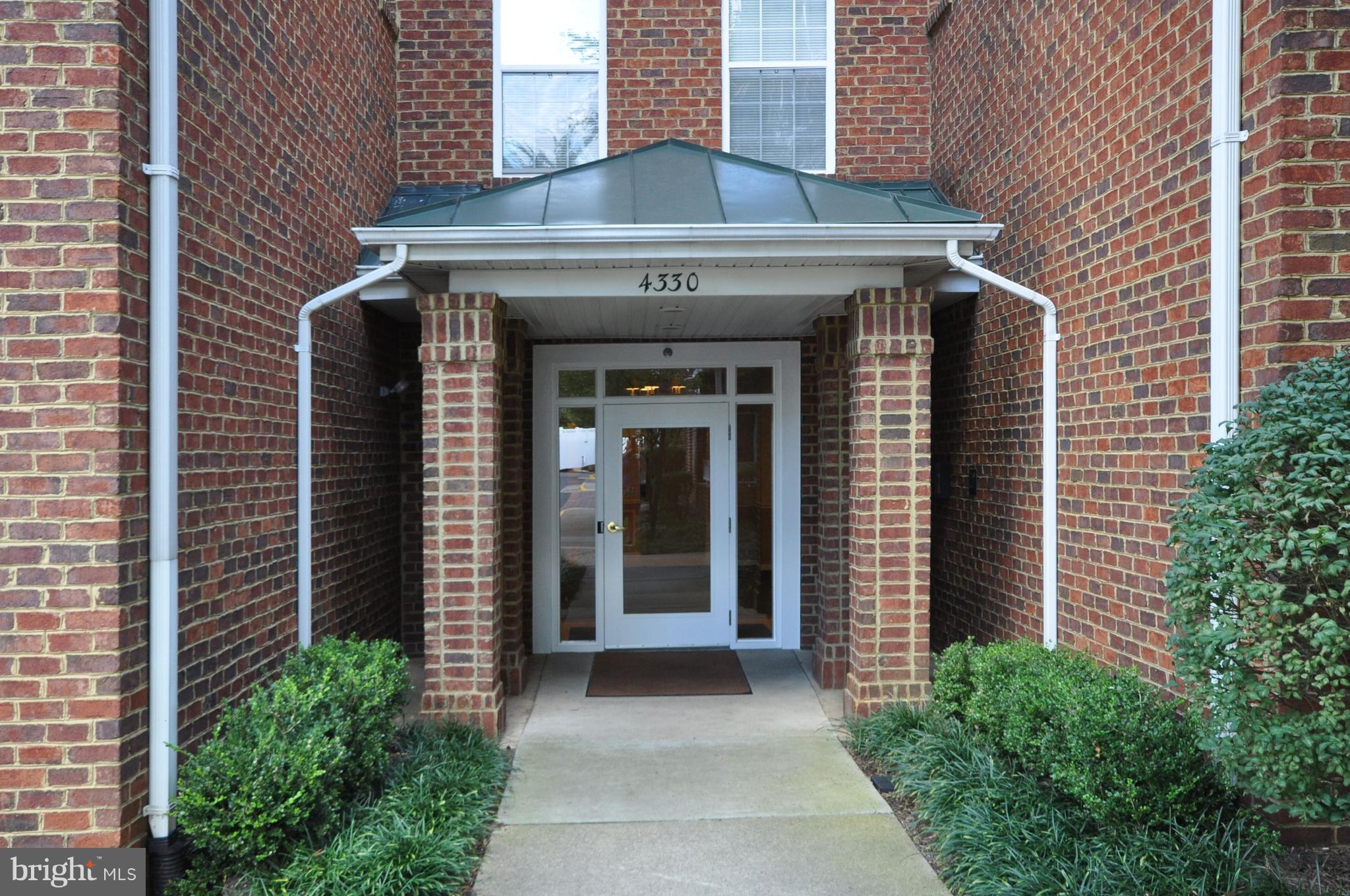 CHRISTOPHER AT CEDAR LAKES - Residential Lease