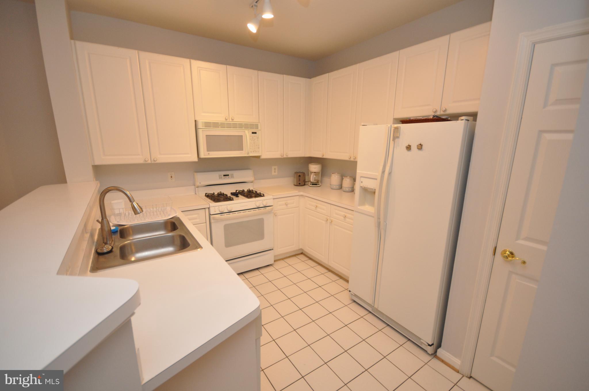 CHRISTOPHER AT CEDAR LAKES - Residential Lease