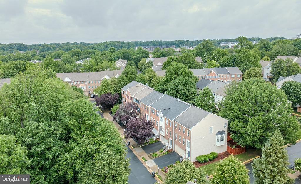 FAIR LAKES COURT - Residential