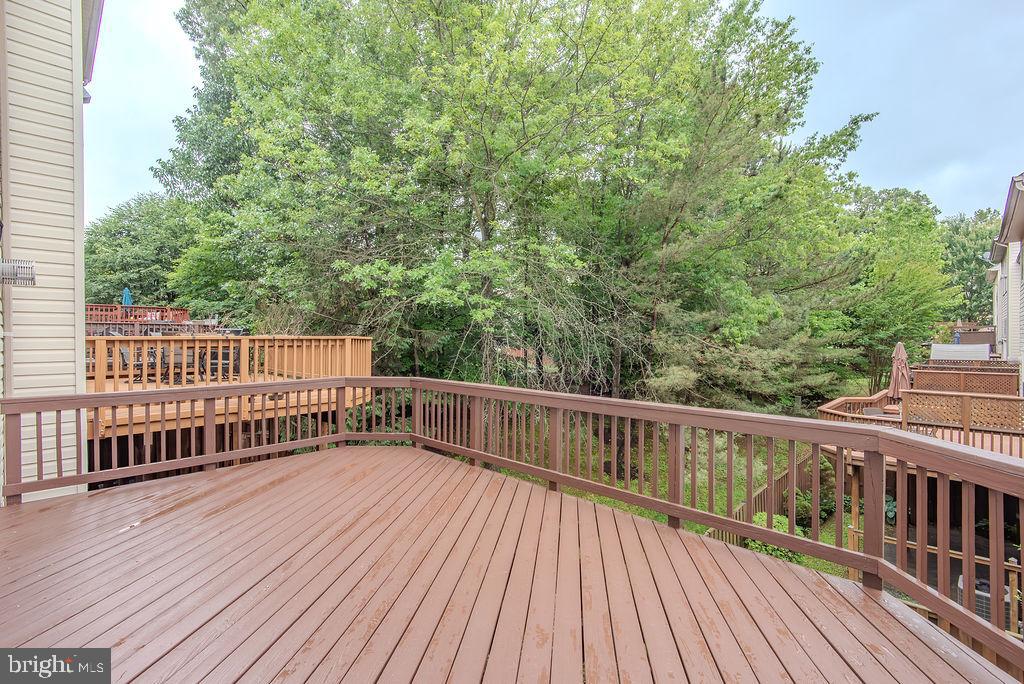 FAIR LAKES COURT - Residential