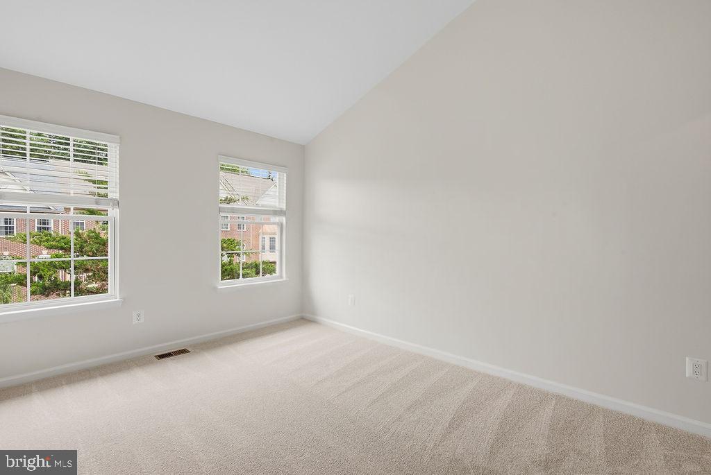 FAIR LAKES COURT - Residential