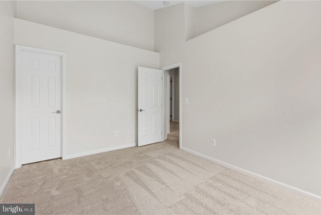 FAIR LAKES COURT - Residential