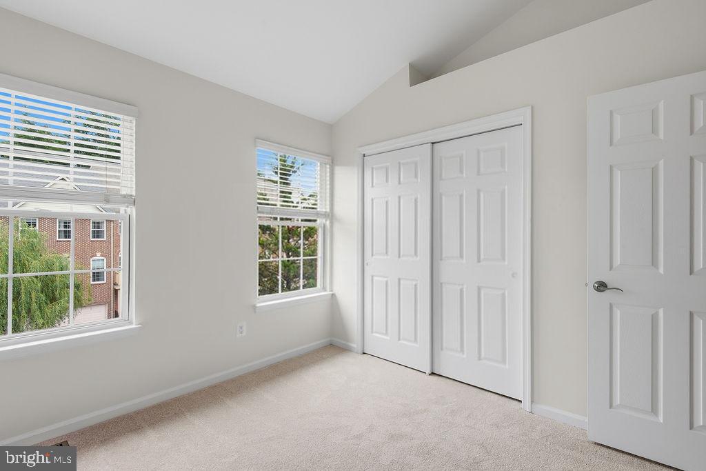 FAIR LAKES COURT - Residential