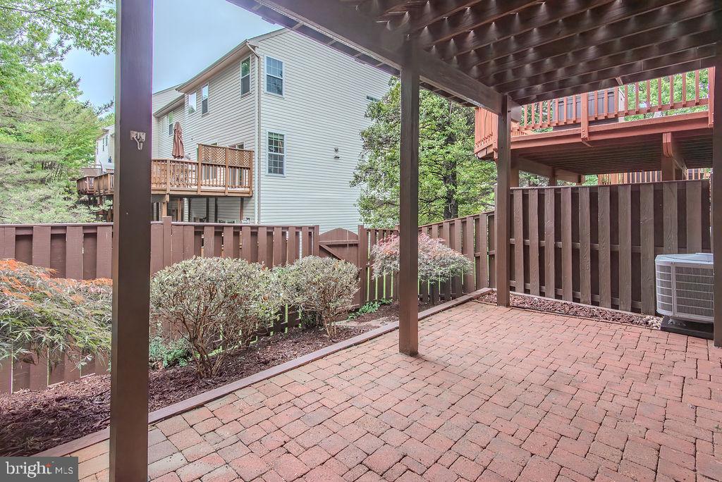 FAIR LAKES COURT - Residential