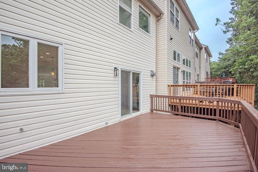 FAIR LAKES COURT - Residential