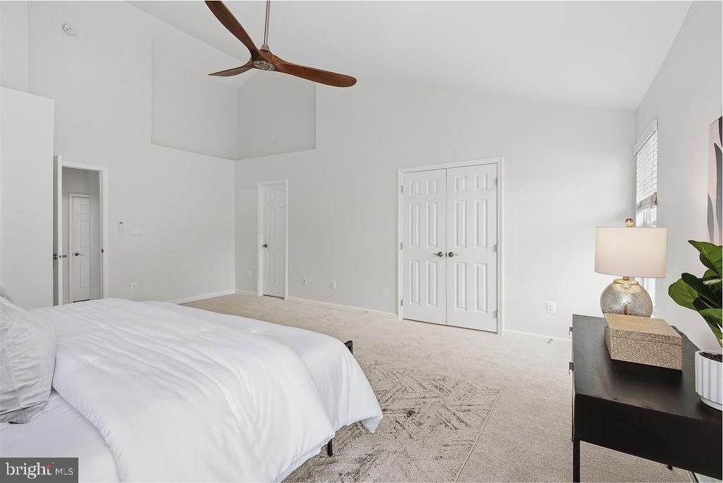 FAIR LAKES COURT - Residential