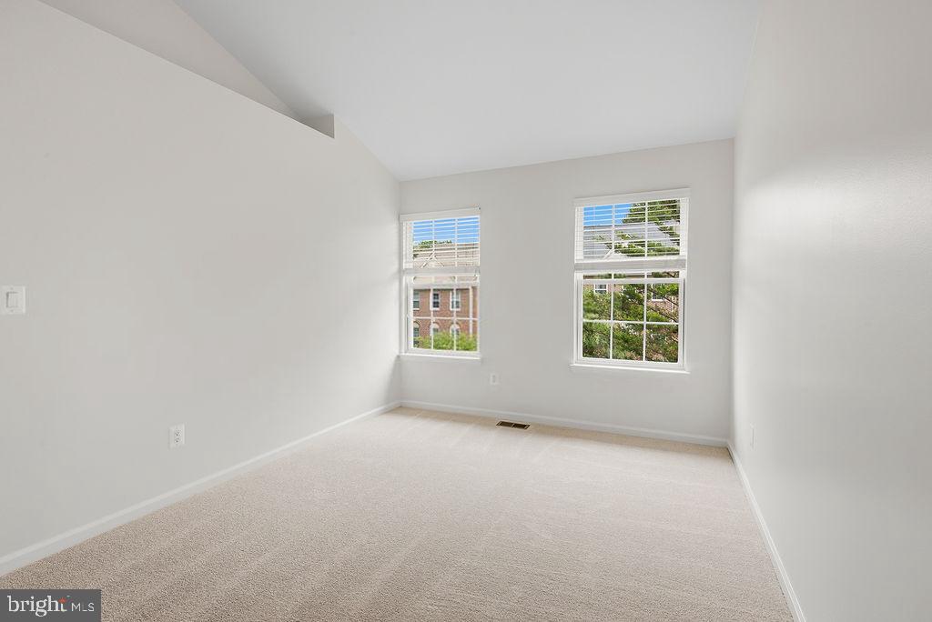 FAIR LAKES COURT - Residential