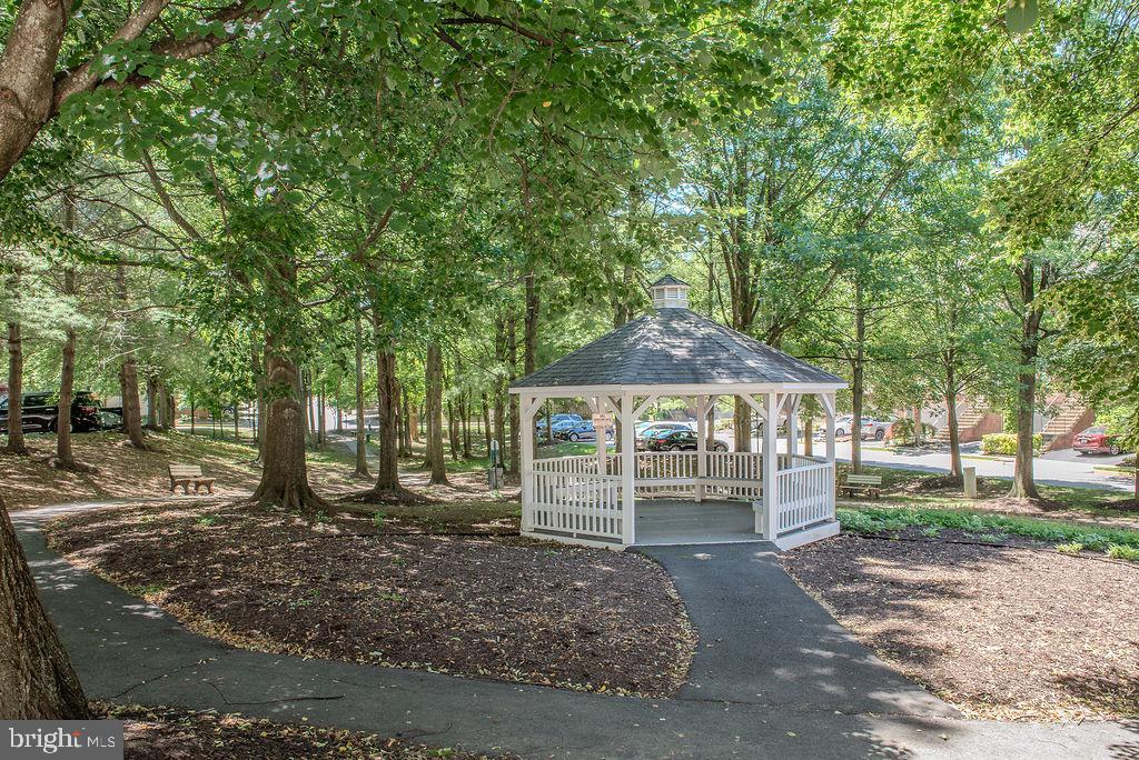 FAIR LAKES COURT - Residential