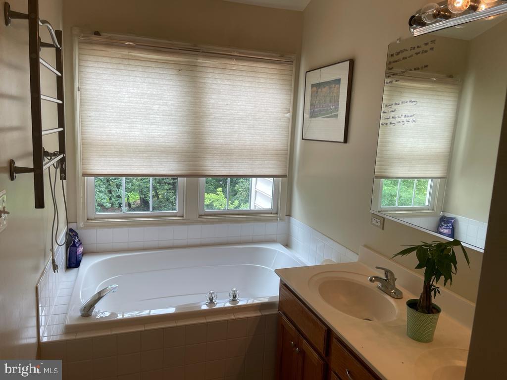 ROSE HILL FALLS - Residential