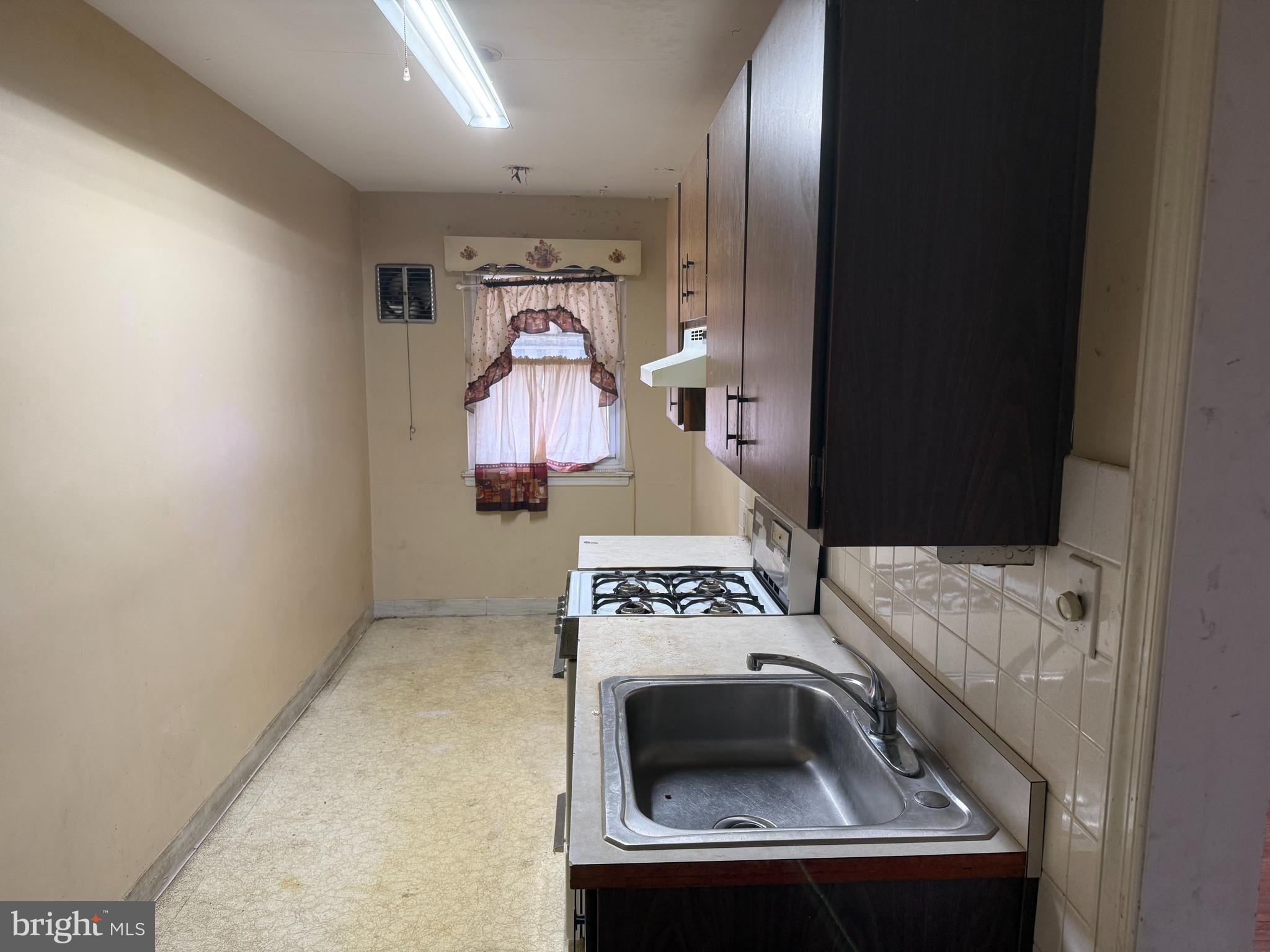 OXFORD CIRCLE - Residential